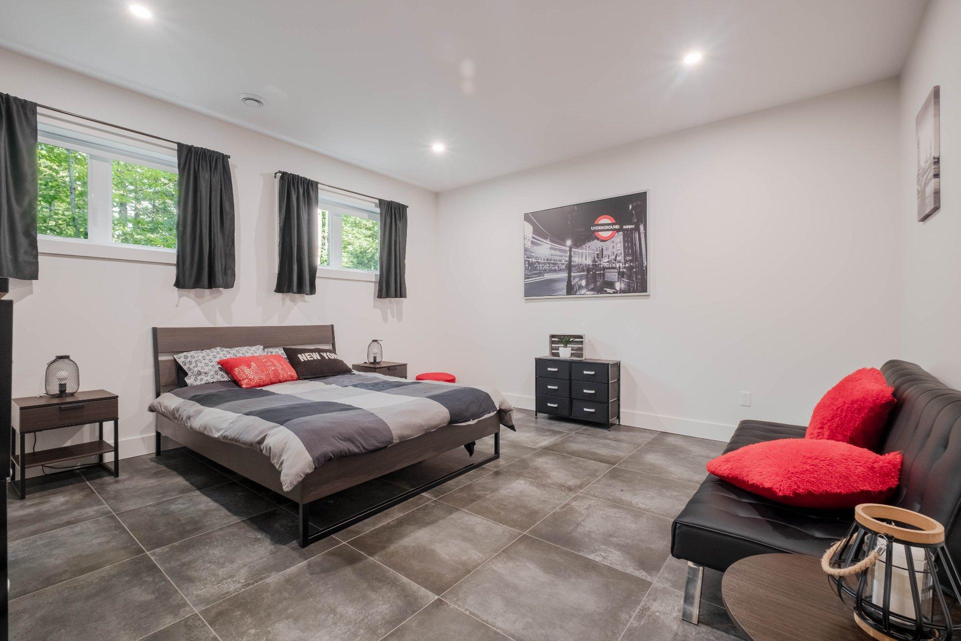 









2267


Ch. Deschesne 

,
Saint-Denis-de-Brompton,




QC
J0B2P0

