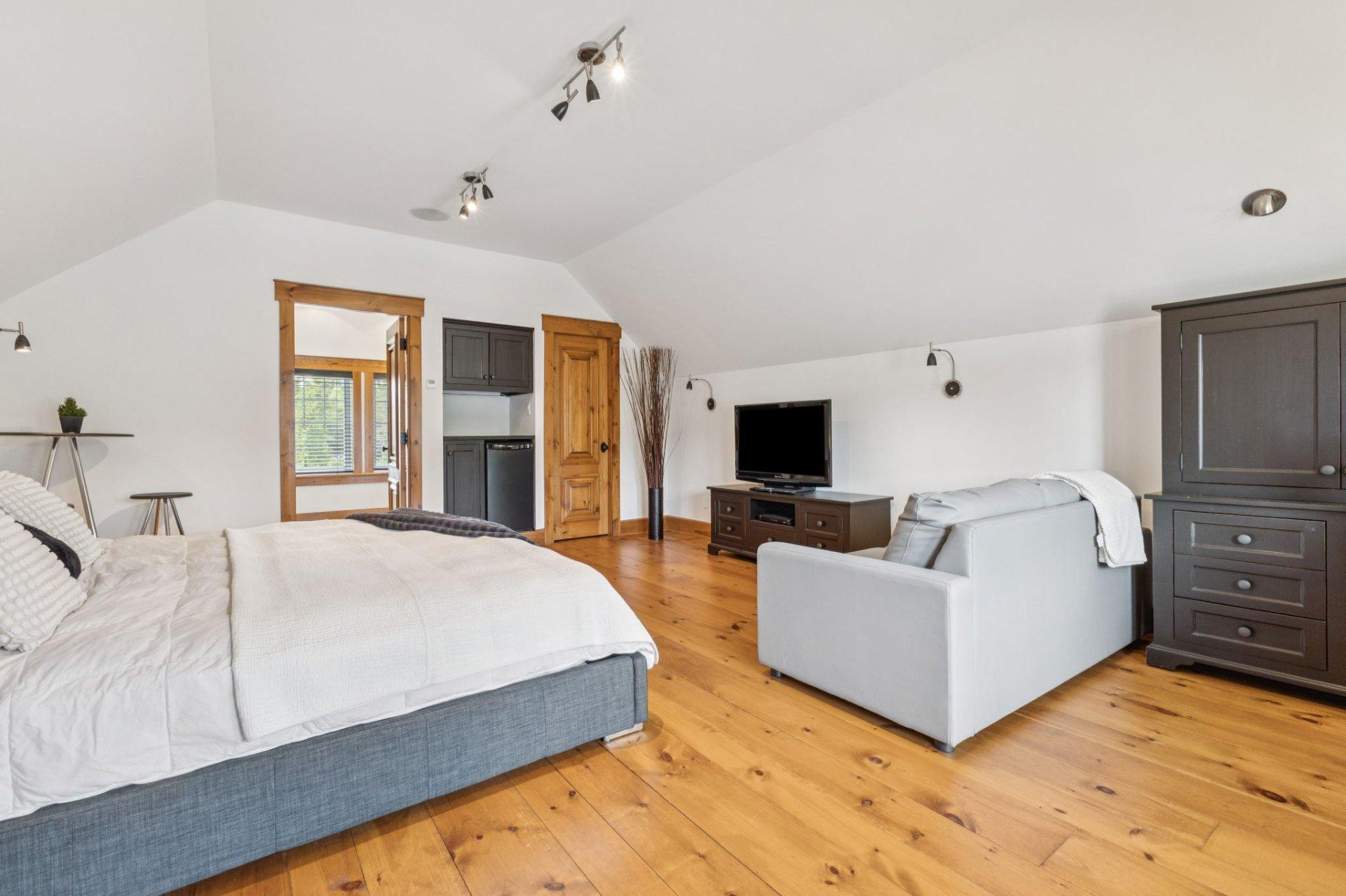 









105


Ch. des Rives

,
Val-des-Bois,




QC
J0X3C0


