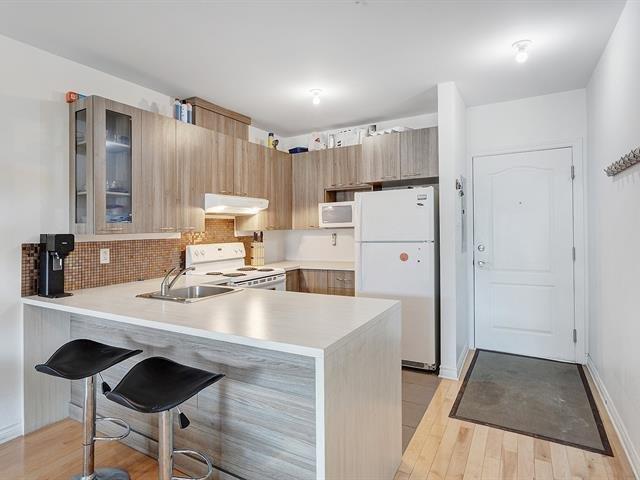 









5435


Rue St-Denis

, 306,
Montréal (Le Plateau-Mont-Royal),




QC
H2J4B7

