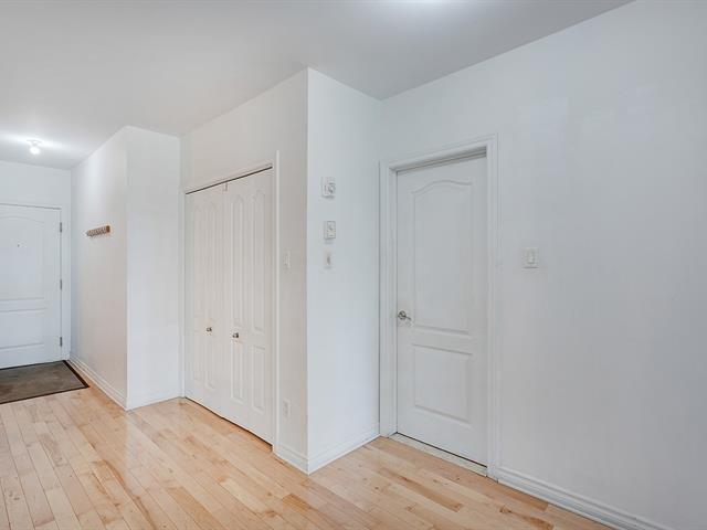 









5435


Rue St-Denis

, 306,
Montréal (Le Plateau-Mont-Royal),




QC
H2J4B7

