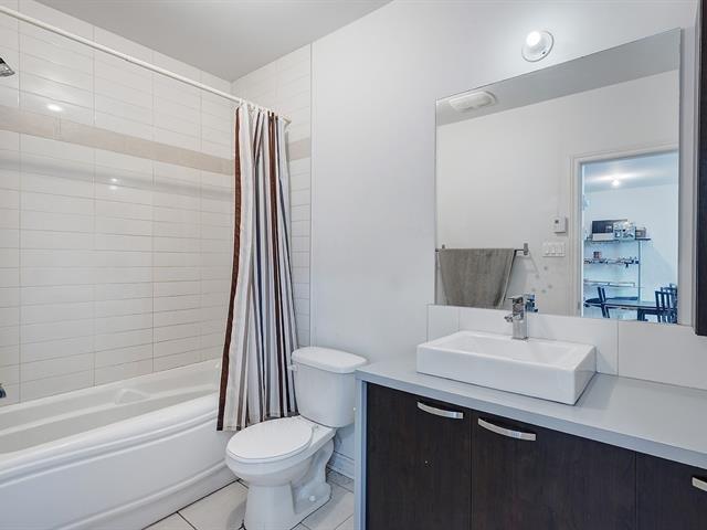 









5435


Rue St-Denis

, 306,
Montréal (Le Plateau-Mont-Royal),




QC
H2J4B7

