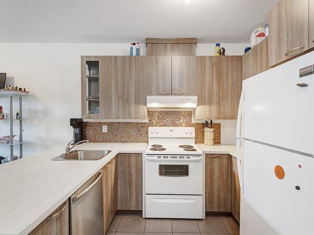 









5435


Rue St-Denis

, 306,
Montréal (Le Plateau-Mont-Royal),




QC
H2J4B7

