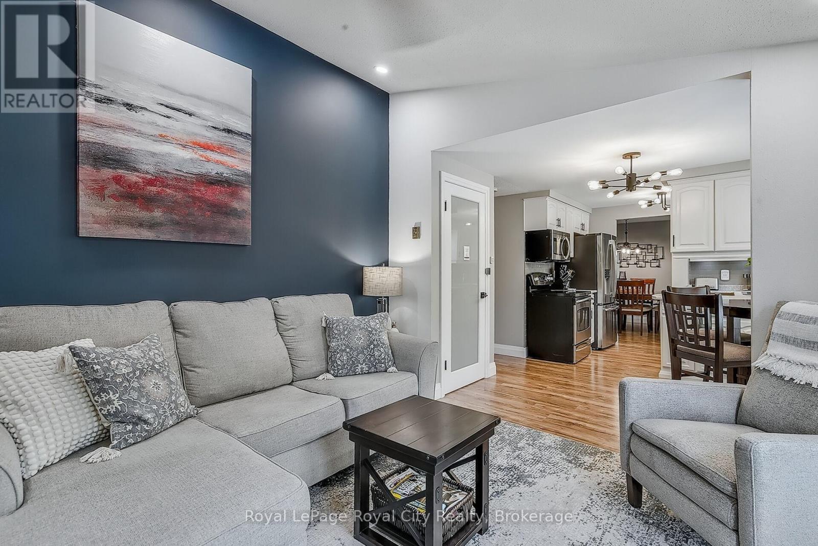 












30 SPRINGDALE BOULEVARD

,
Guelph (Willow West/Sugarbush/West Acres),




Ontario
N1H6X5

