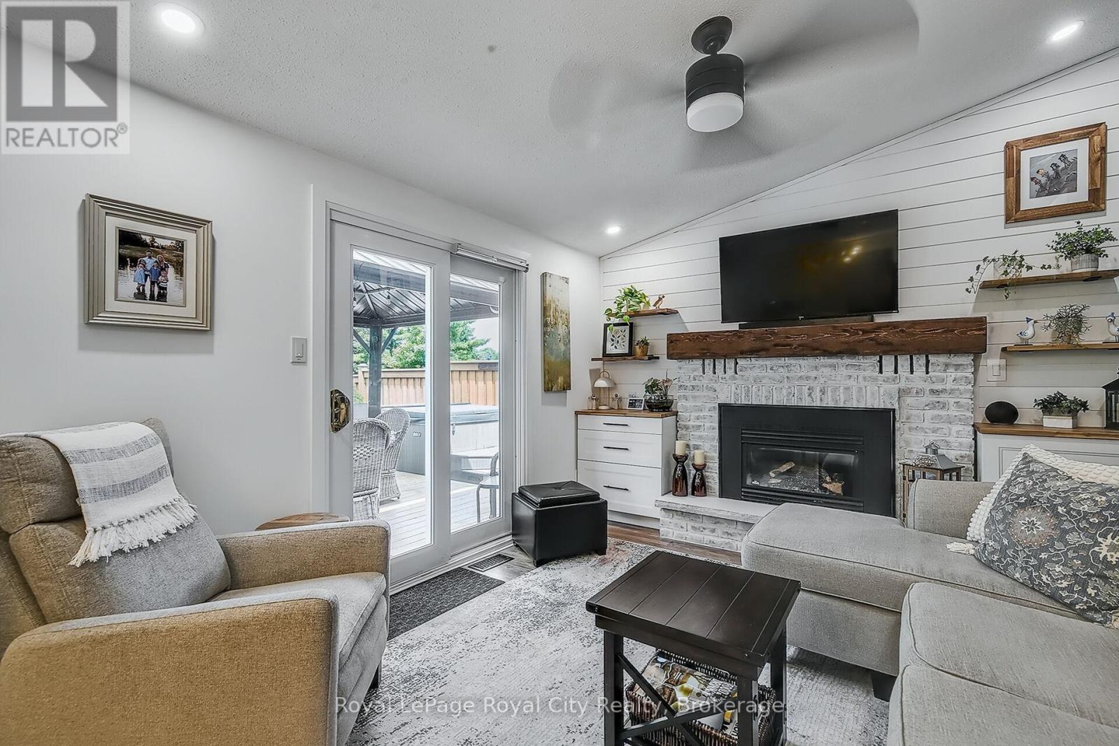 












30 SPRINGDALE BOULEVARD

,
Guelph (Willow West/Sugarbush/West Acres),




Ontario
N1H6X5

