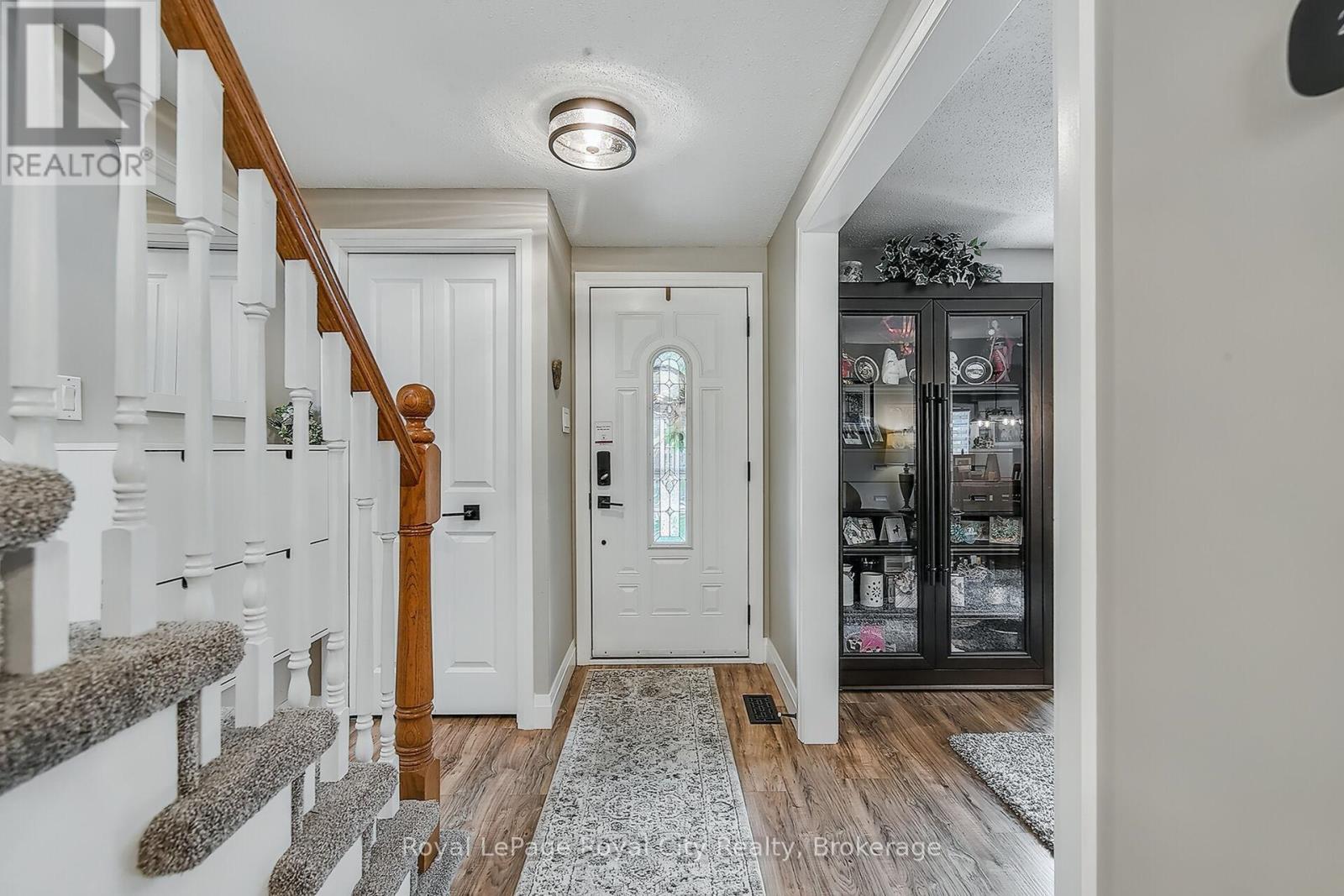 












30 SPRINGDALE BOULEVARD

,
Guelph (Willow West/Sugarbush/West Acres),




Ontario
N1H6X5

