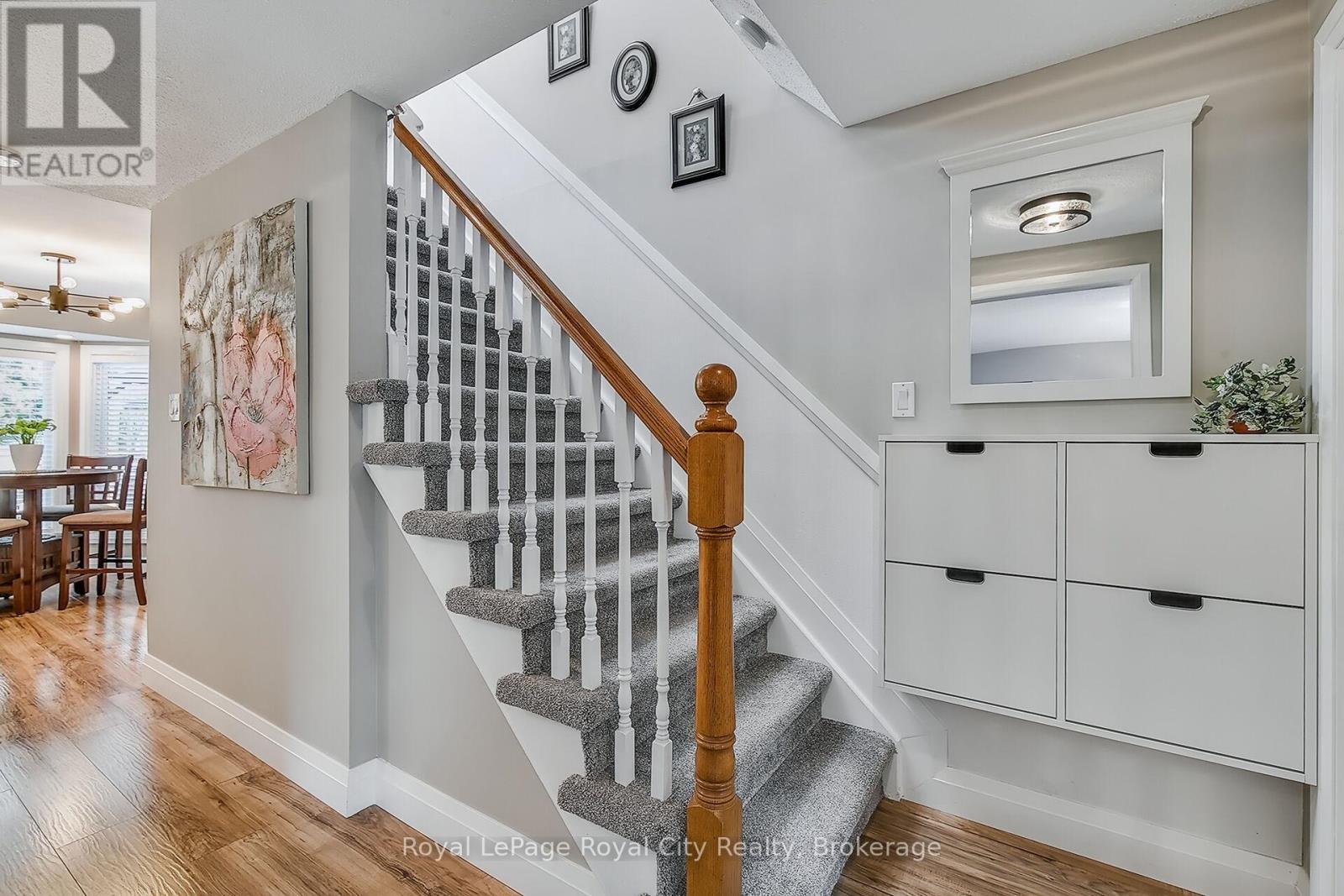 












30 SPRINGDALE BOULEVARD

,
Guelph (Willow West/Sugarbush/West Acres),




Ontario
N1H6X5

