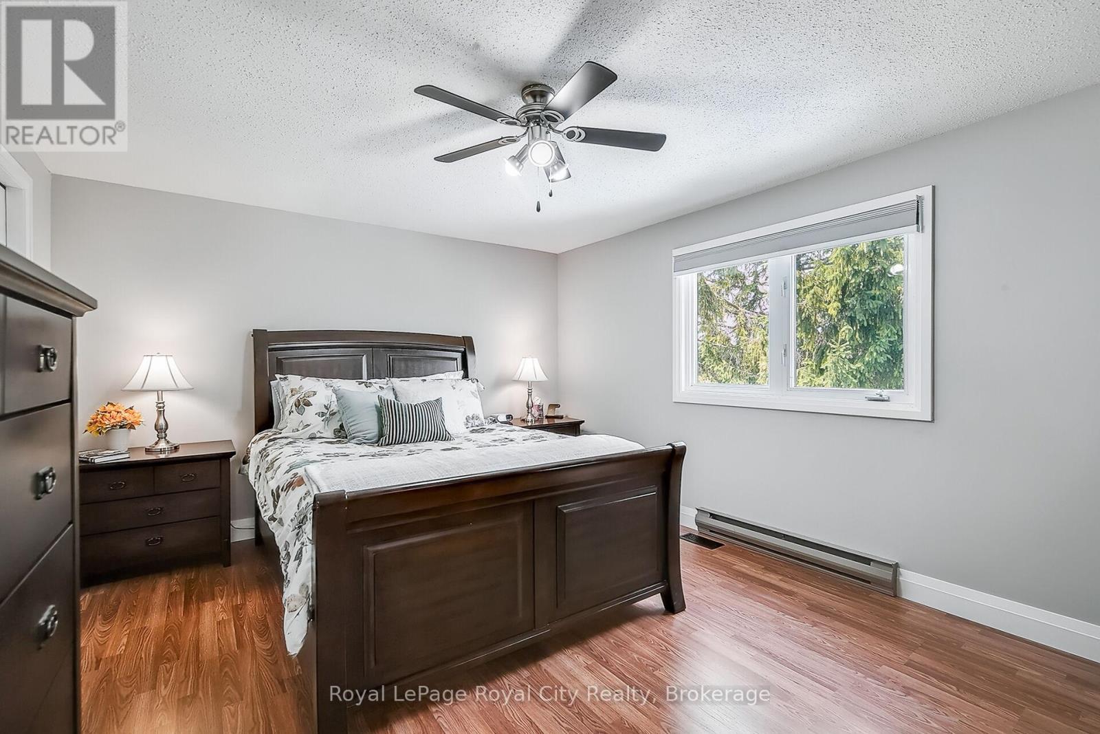 












30 SPRINGDALE BOULEVARD

,
Guelph (Willow West/Sugarbush/West Acres),




Ontario
N1H6X5

