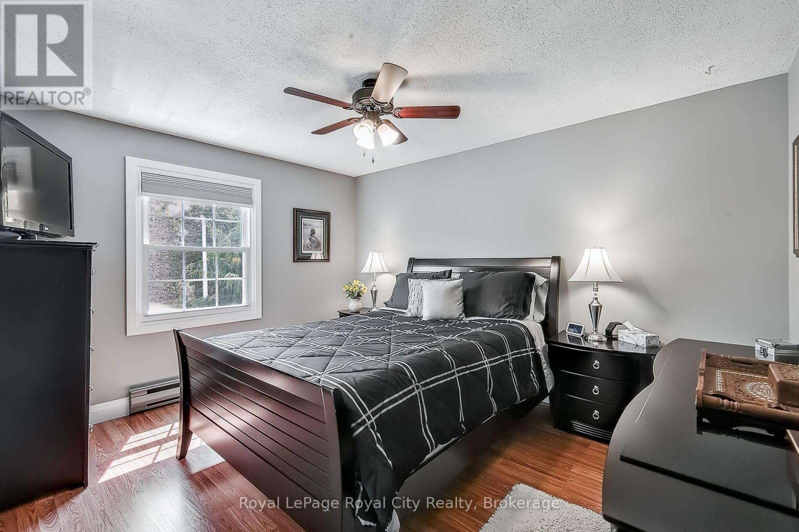 












30 SPRINGDALE BOULEVARD

,
Guelph (Willow West/Sugarbush/West Acres),




Ontario
N1H6X5

