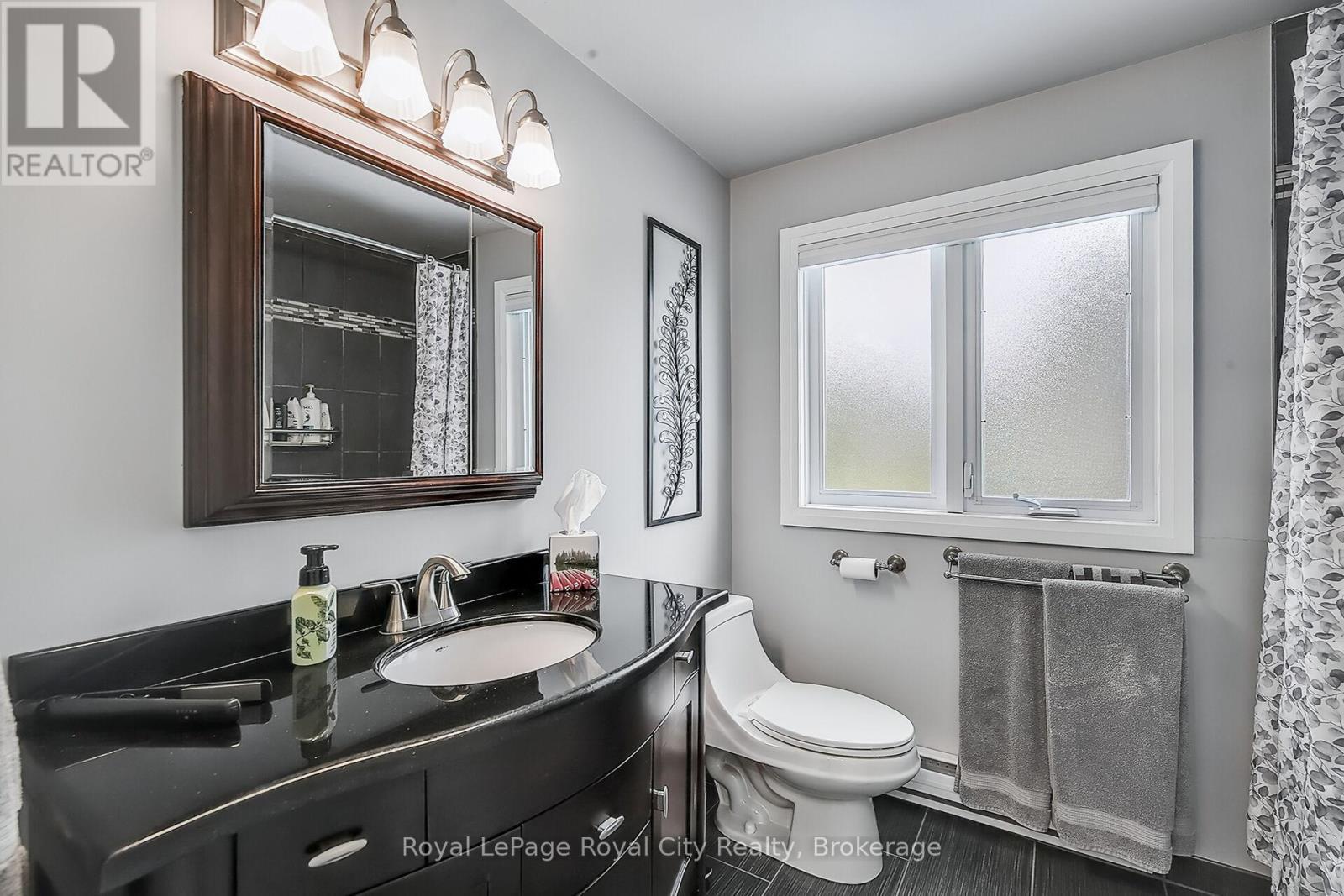 












30 SPRINGDALE BOULEVARD

,
Guelph (Willow West/Sugarbush/West Acres),




Ontario
N1H6X5

