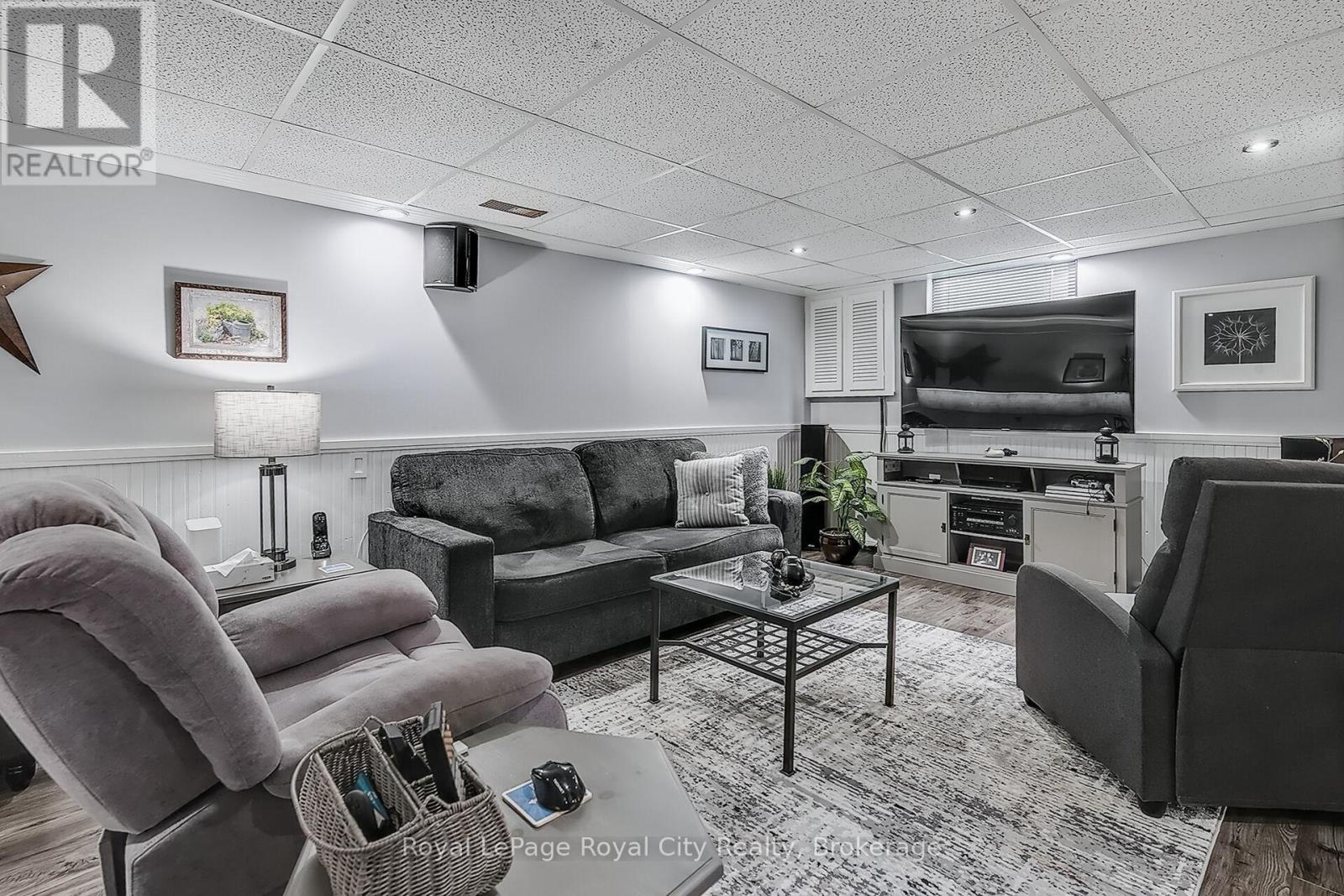 












30 SPRINGDALE BOULEVARD

,
Guelph (Willow West/Sugarbush/West Acres),




Ontario
N1H6X5

