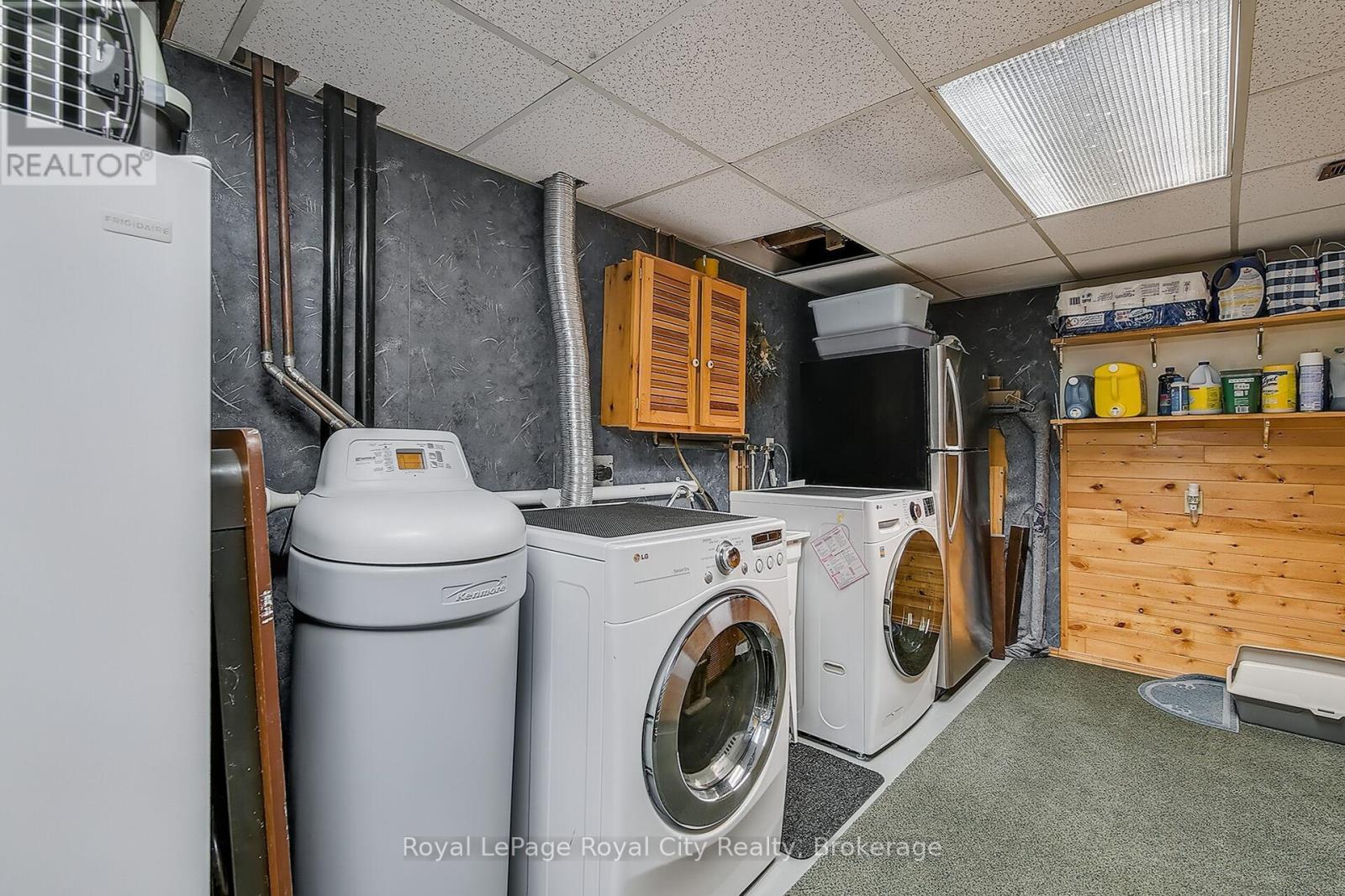 












30 SPRINGDALE BOULEVARD

,
Guelph (Willow West/Sugarbush/West Acres),




Ontario
N1H6X5

