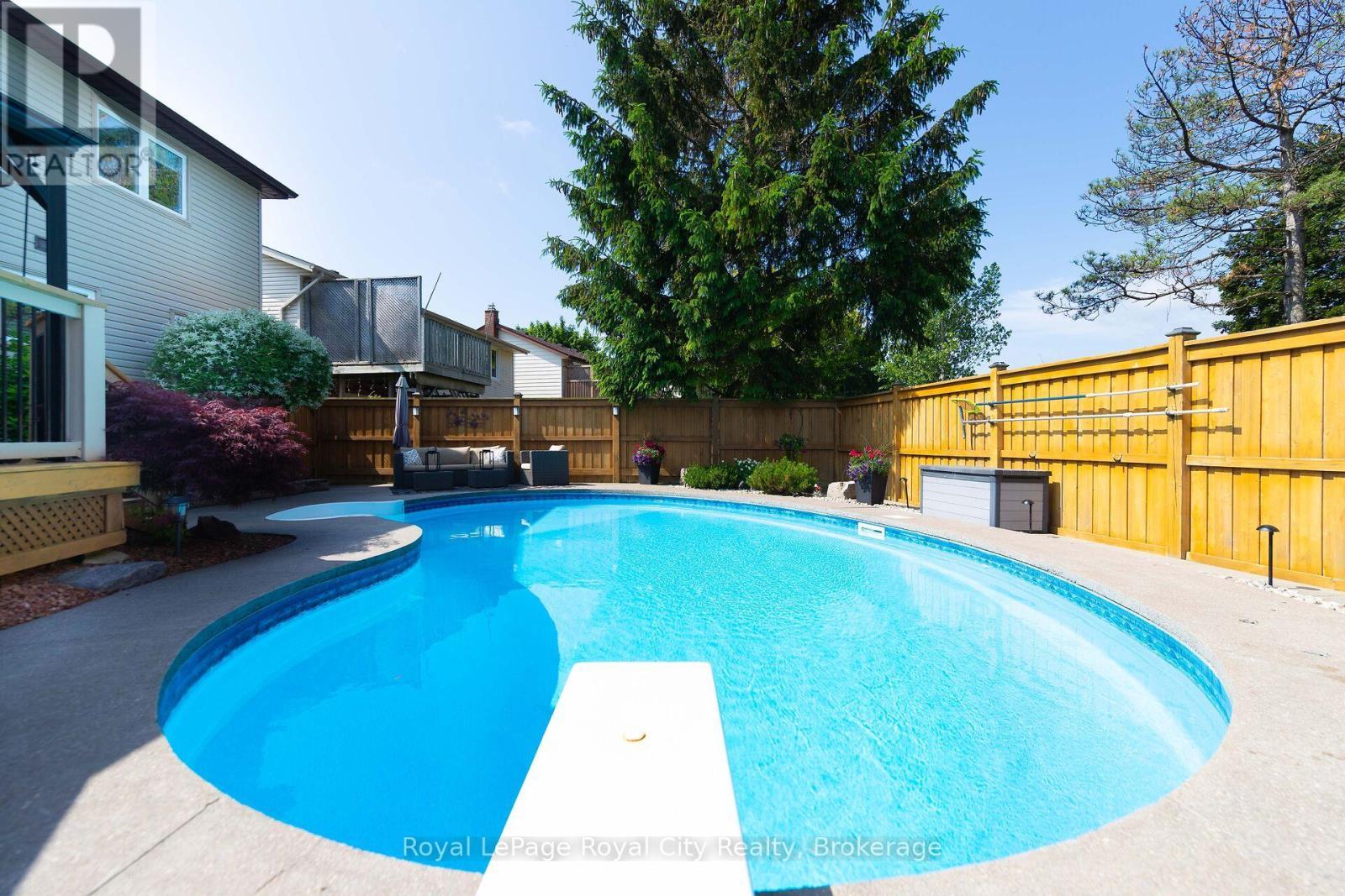 












30 SPRINGDALE BOULEVARD

,
Guelph (Willow West/Sugarbush/West Acres),




Ontario
N1H6X5


