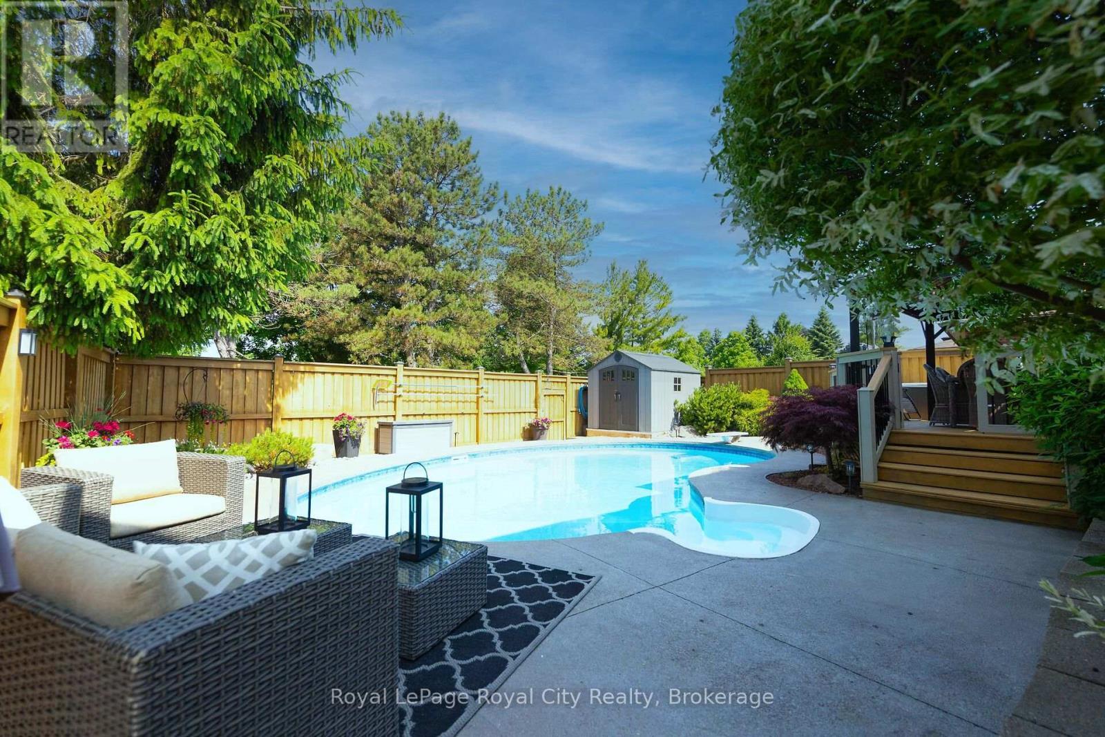 












30 SPRINGDALE BOULEVARD

,
Guelph (Willow West/Sugarbush/West Acres),




Ontario
N1H6X5

