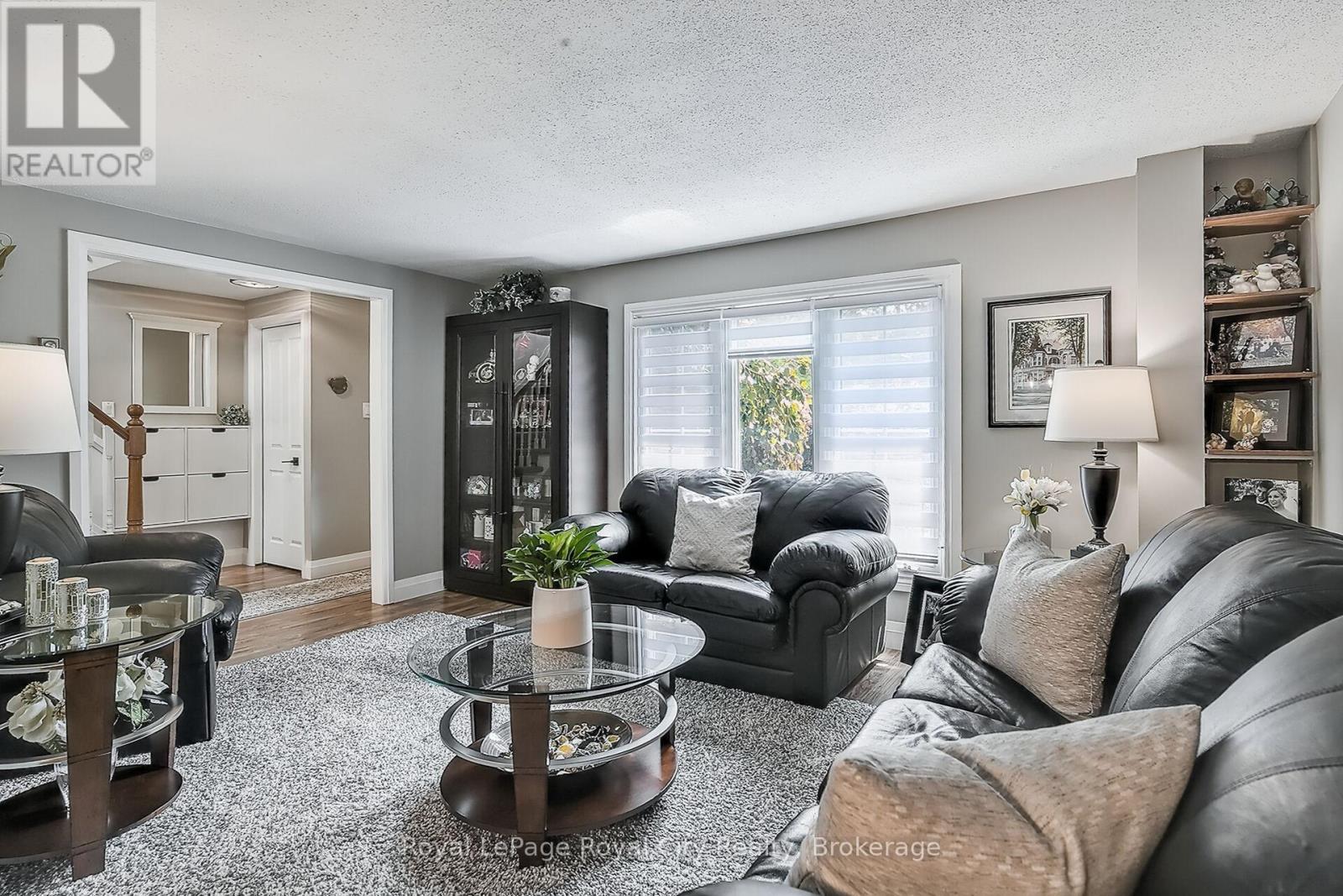 












30 SPRINGDALE BOULEVARD

,
Guelph (Willow West/Sugarbush/West Acres),




Ontario
N1H6X5


