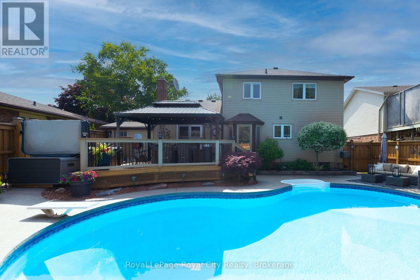 












30 SPRINGDALE BOULEVARD

,
Guelph (Willow West/Sugarbush/West Acres),




Ontario
N1H6X5

