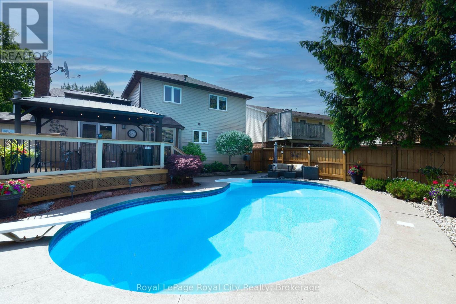 












30 SPRINGDALE BOULEVARD

,
Guelph (Willow West/Sugarbush/West Acres),




Ontario
N1H6X5

