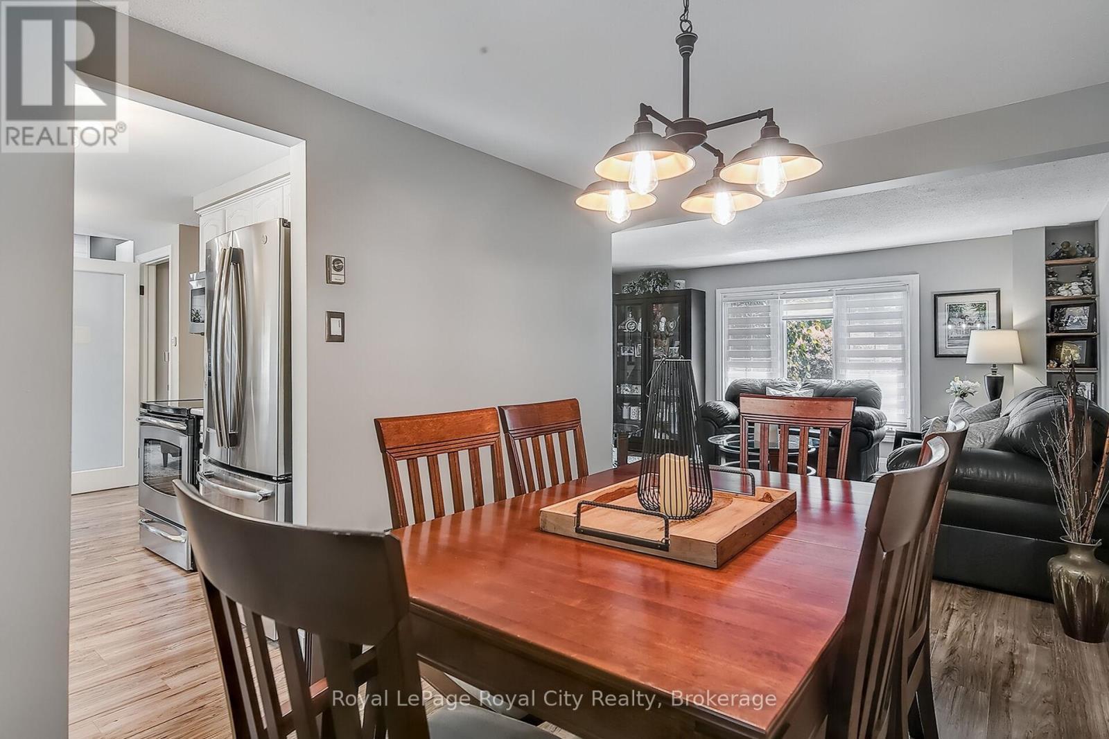 












30 SPRINGDALE BOULEVARD

,
Guelph (Willow West/Sugarbush/West Acres),




Ontario
N1H6X5

