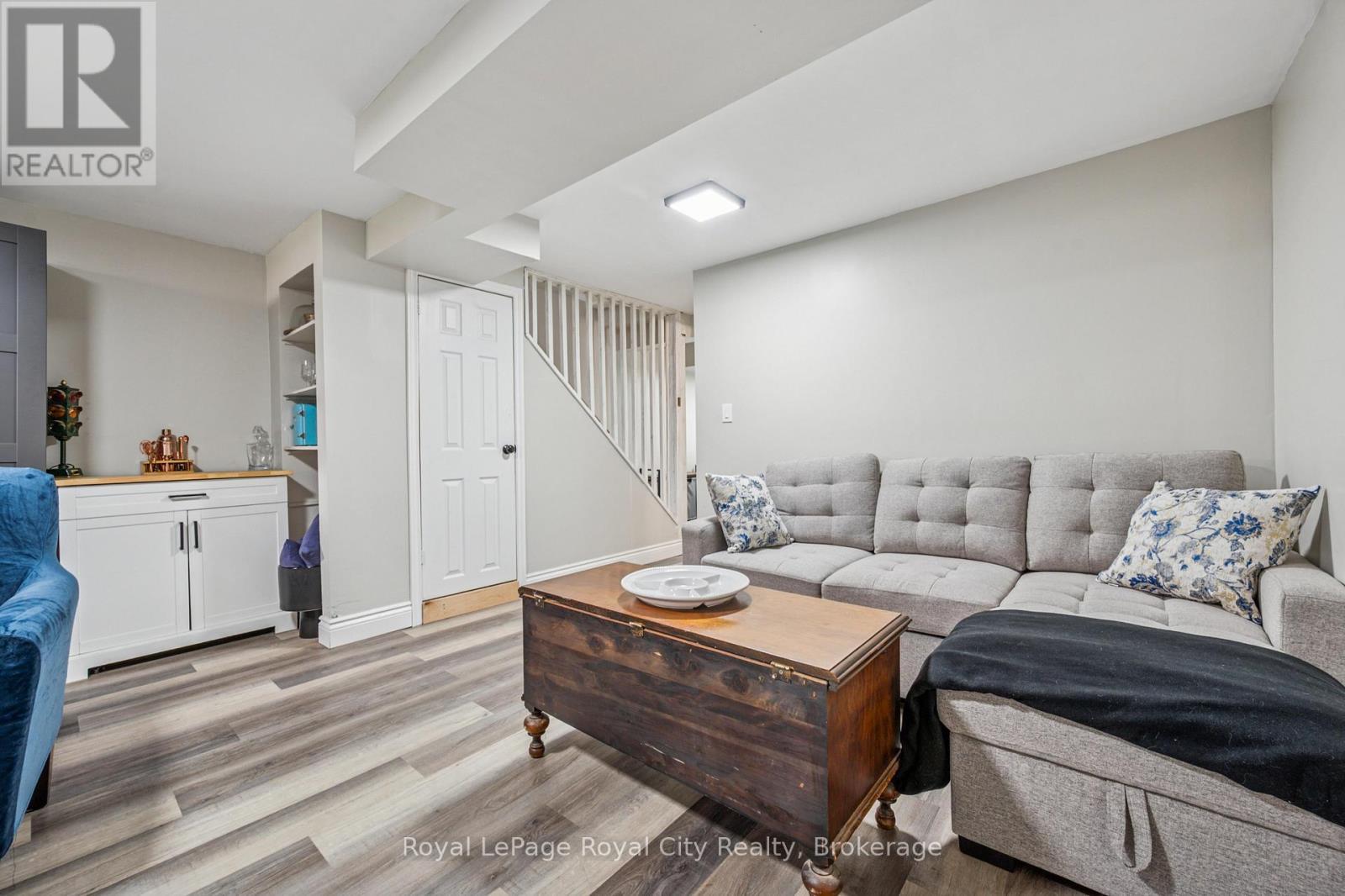 












1 KOCH DRIVE W

,
Guelph (Kortright West),




Ontario
N1G4G3

