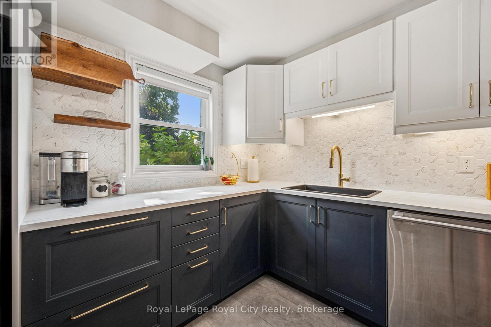 












1 KOCH DRIVE W

,
Guelph (Kortright West),




Ontario
N1G4G3

