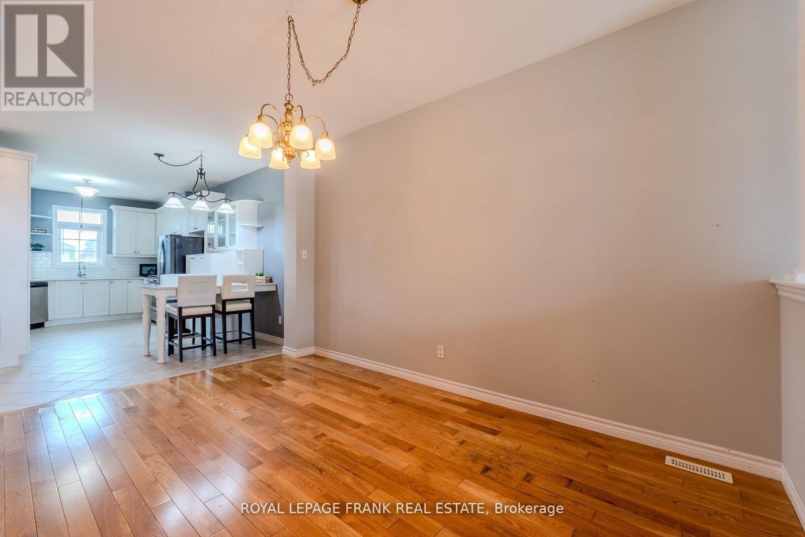 












16 - 9 EGLINGTON STREET

,
Kawartha Lakes (Lindsay),




Ontario
K9V6K6

