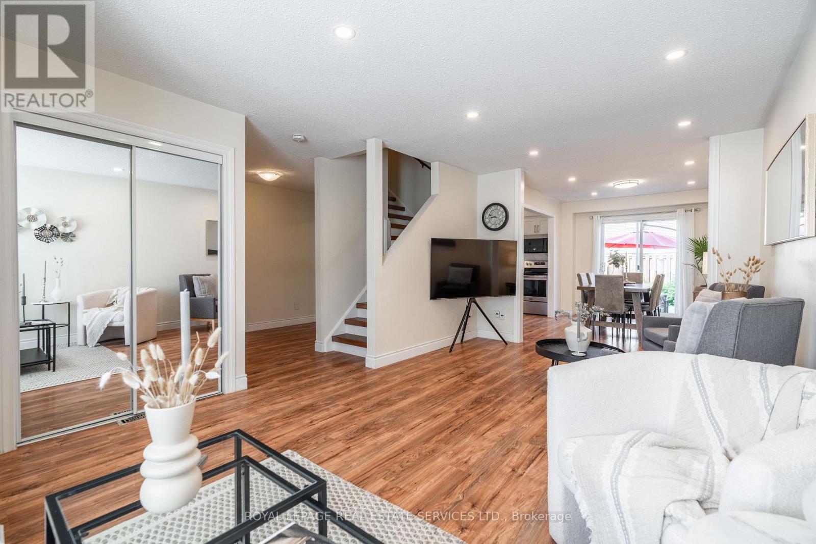 












522 ROSEHEATH DRIVE

,
Milton,




Ontario
L9T4V6

