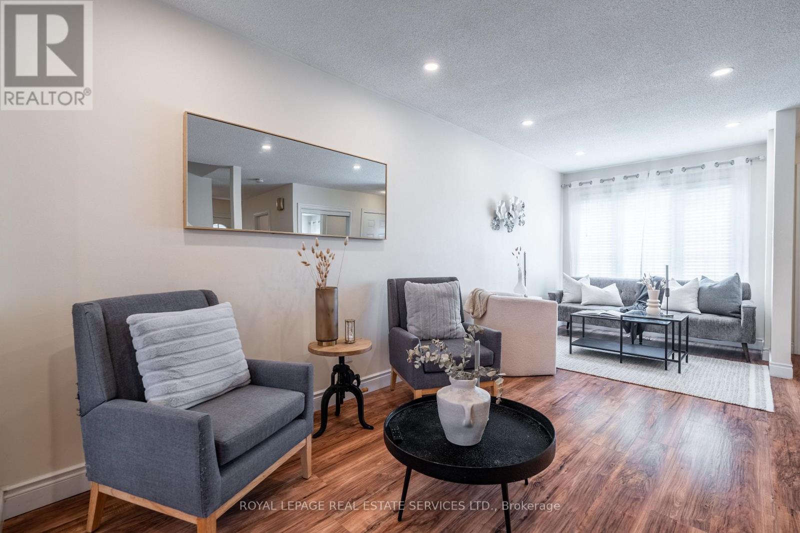 












522 ROSEHEATH DRIVE

,
Milton,




Ontario
L9T4V6

