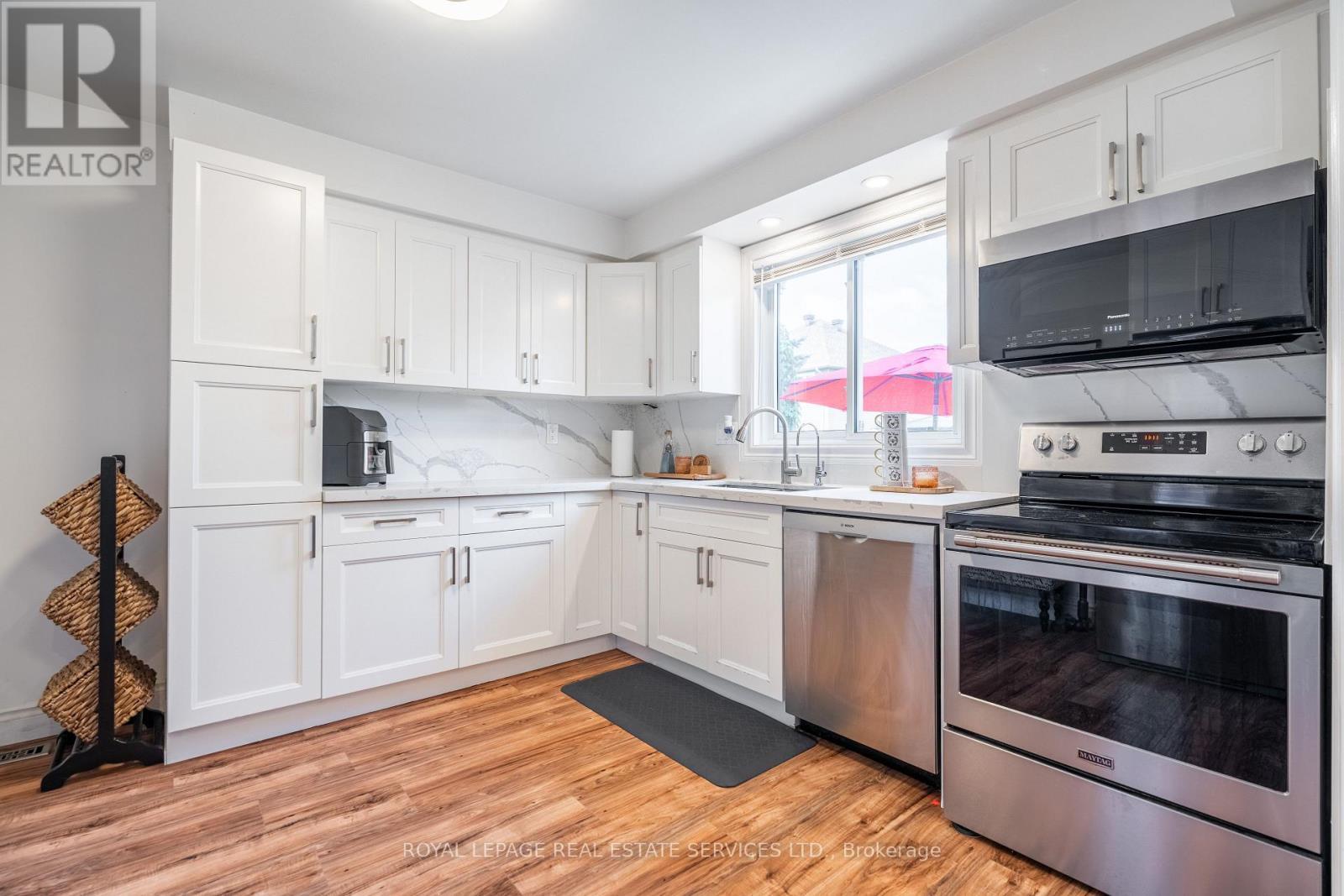 












522 ROSEHEATH DRIVE

,
Milton,




Ontario
L9T4V6

