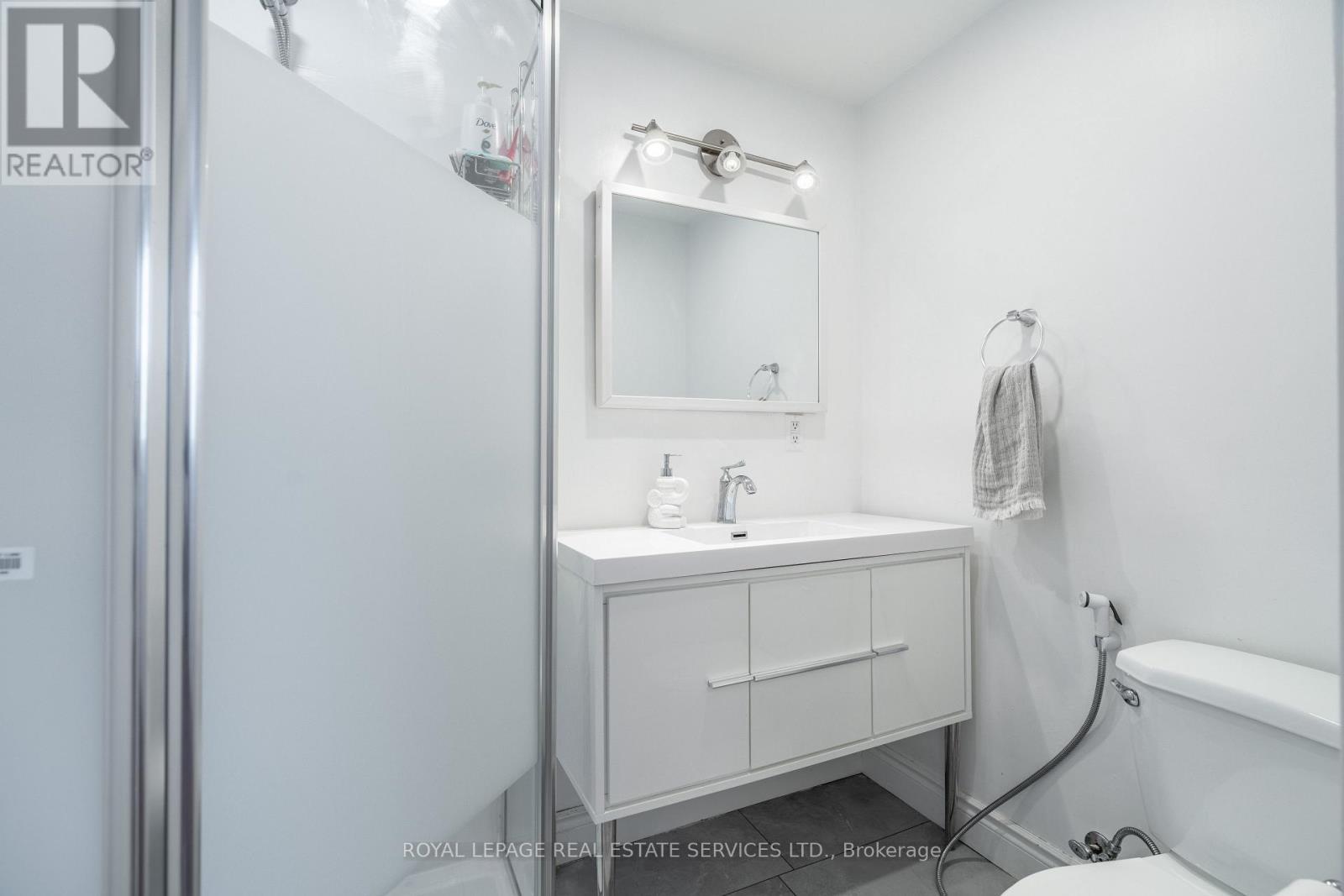 












522 ROSEHEATH DRIVE

,
Milton,




Ontario
L9T4V6

