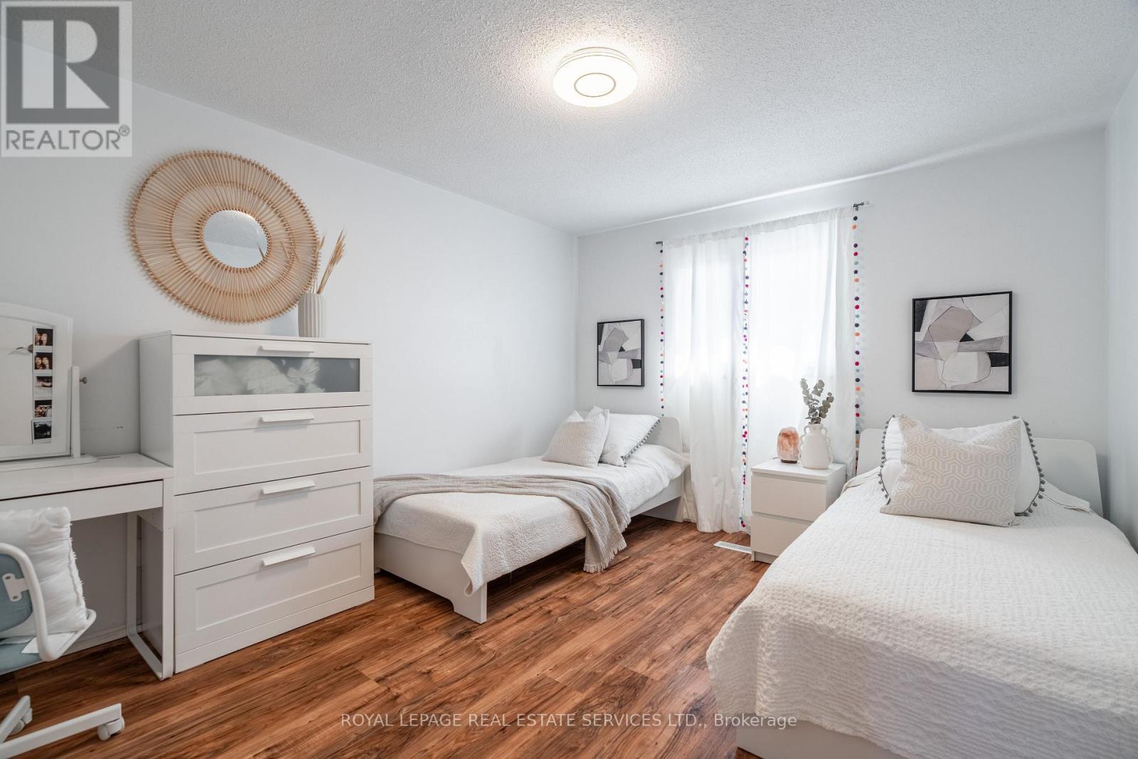 












522 ROSEHEATH DRIVE

,
Milton,




Ontario
L9T4V6

