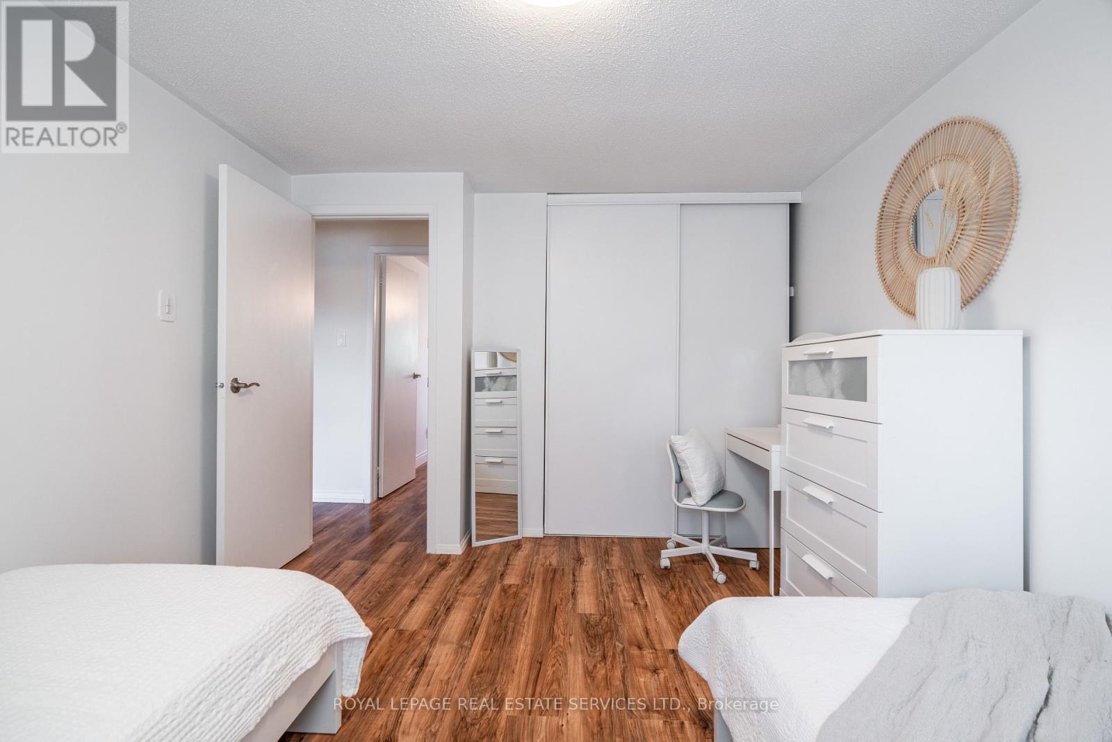 












522 ROSEHEATH DRIVE

,
Milton,




Ontario
L9T4V6

