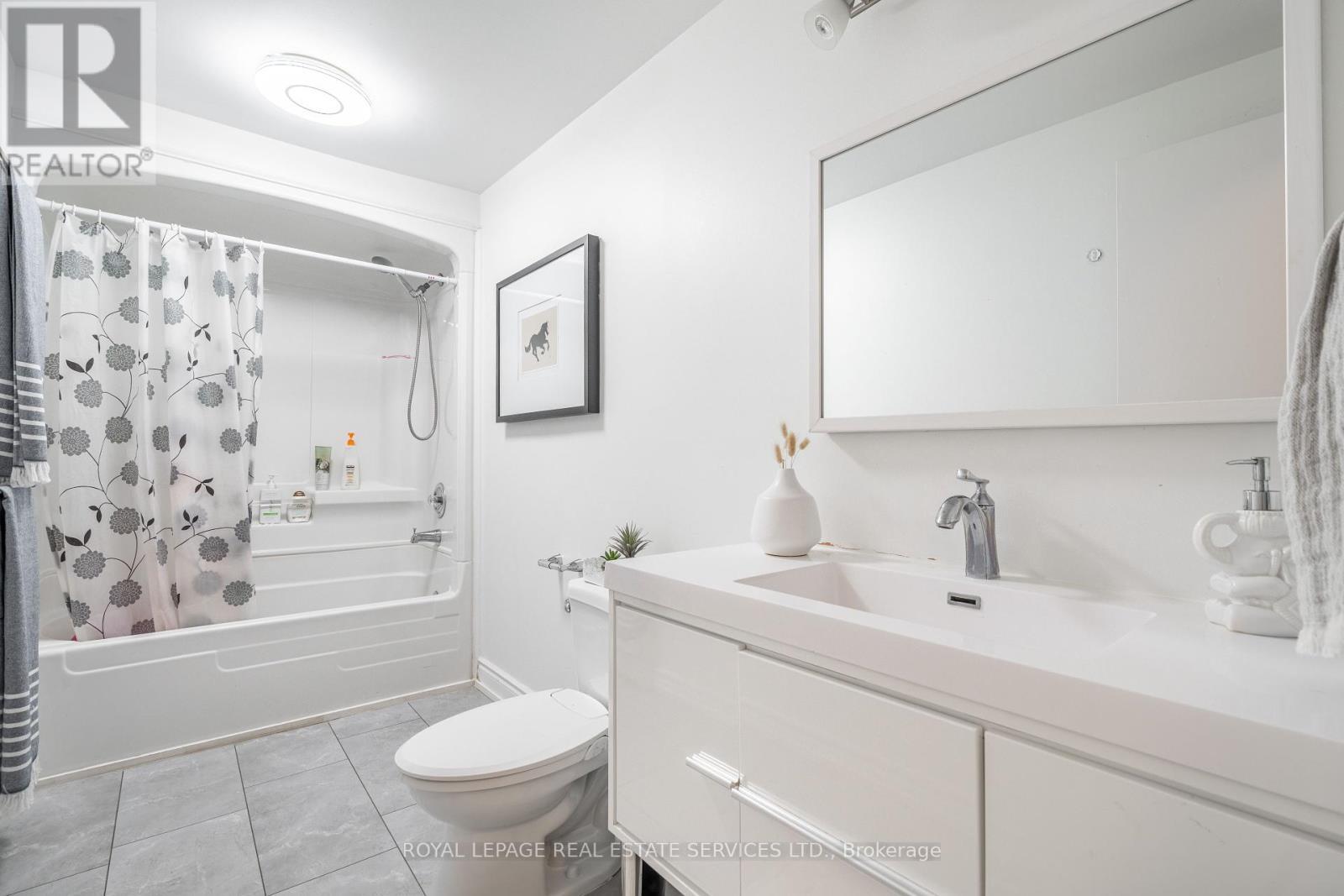 












522 ROSEHEATH DRIVE

,
Milton,




Ontario
L9T4V6

