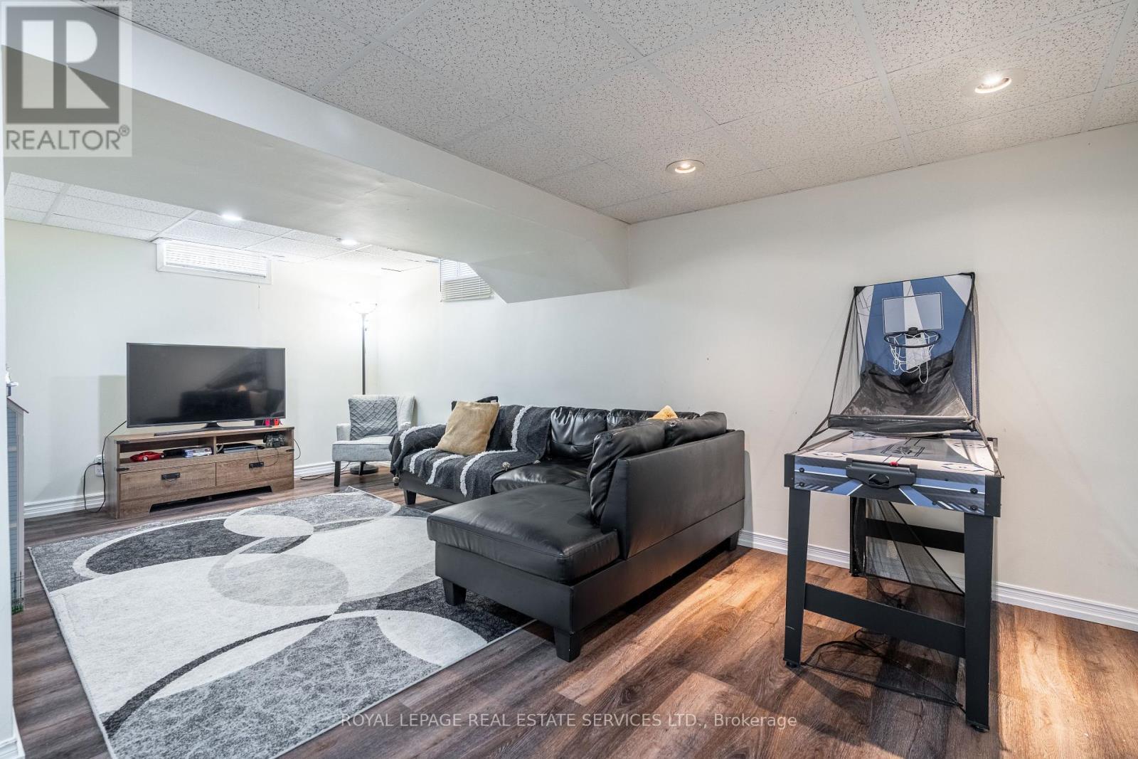 












522 ROSEHEATH DRIVE

,
Milton,




Ontario
L9T4V6

