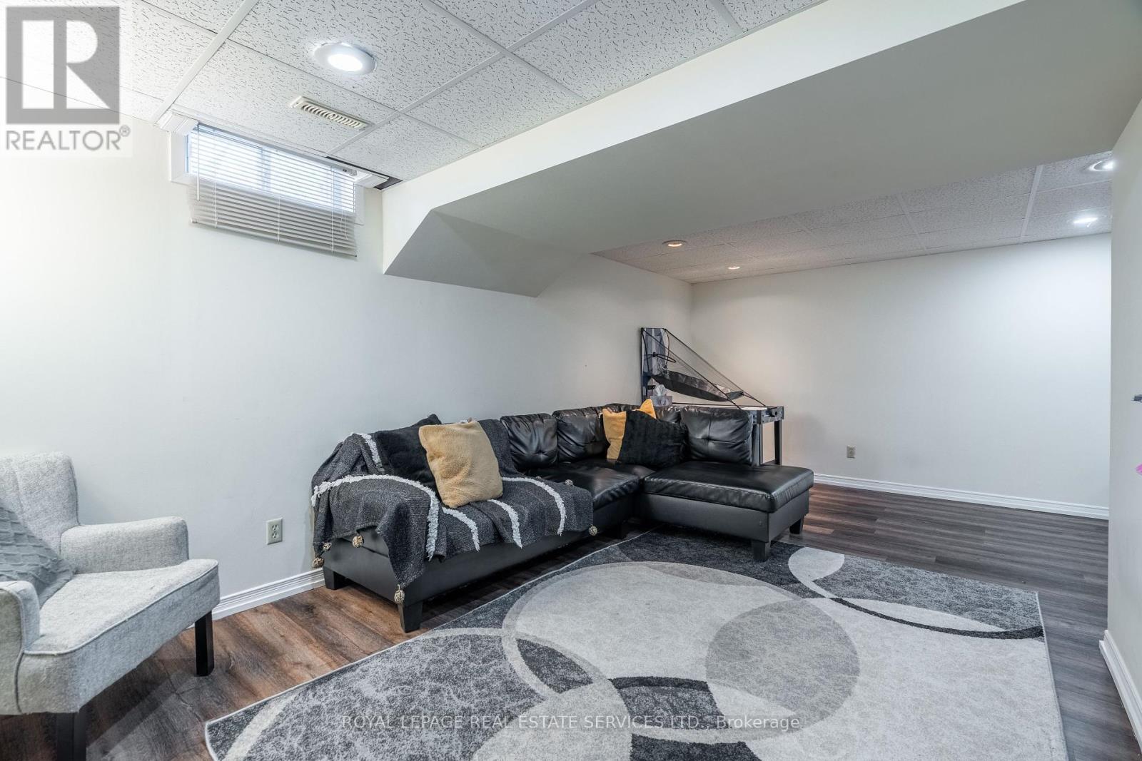 












522 ROSEHEATH DRIVE

,
Milton,




Ontario
L9T4V6

