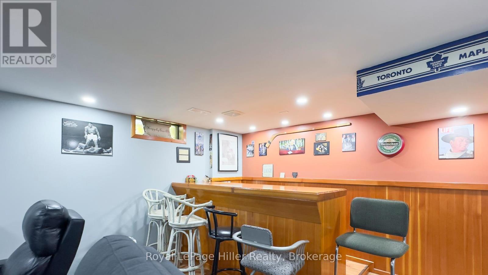 












146 RAILWAY AVENUE

,
Stratford,




Ontario
N5A2J1


