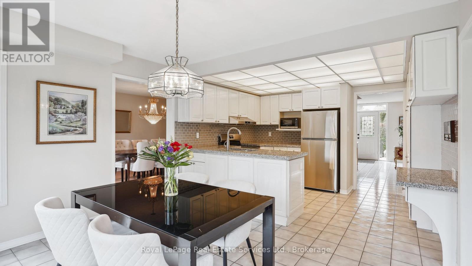 












524 CHILLINGHAM CRESCENT

,
Oakville (FD Ford),




Ontario
L6J6N7

