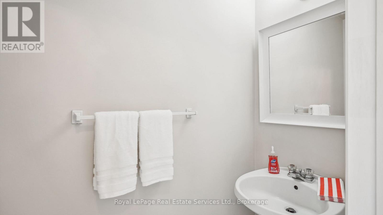 












524 CHILLINGHAM CRESCENT

,
Oakville (FD Ford),




Ontario
L6J6N7

