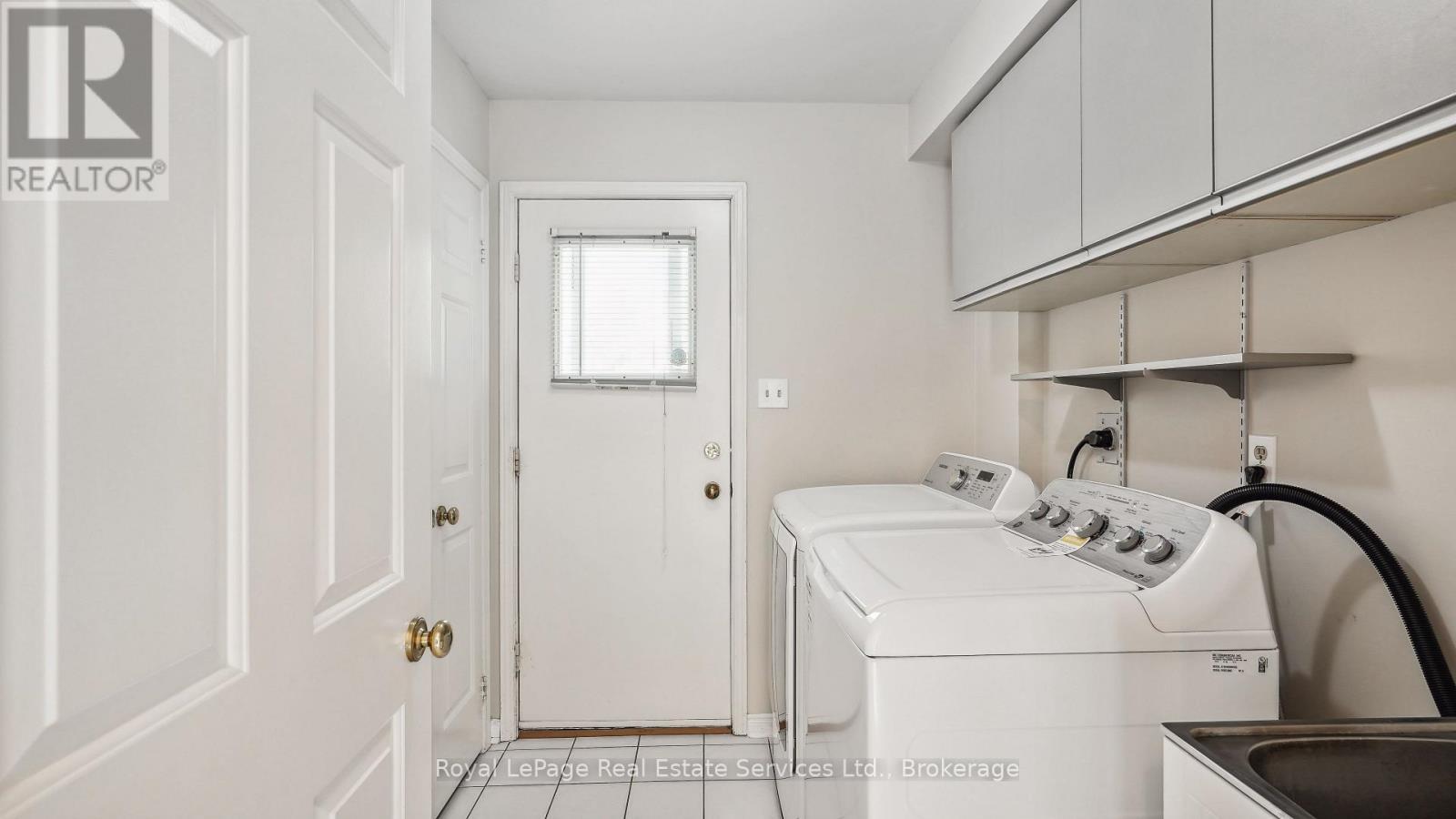 












524 CHILLINGHAM CRESCENT

,
Oakville (FD Ford),




Ontario
L6J6N7

