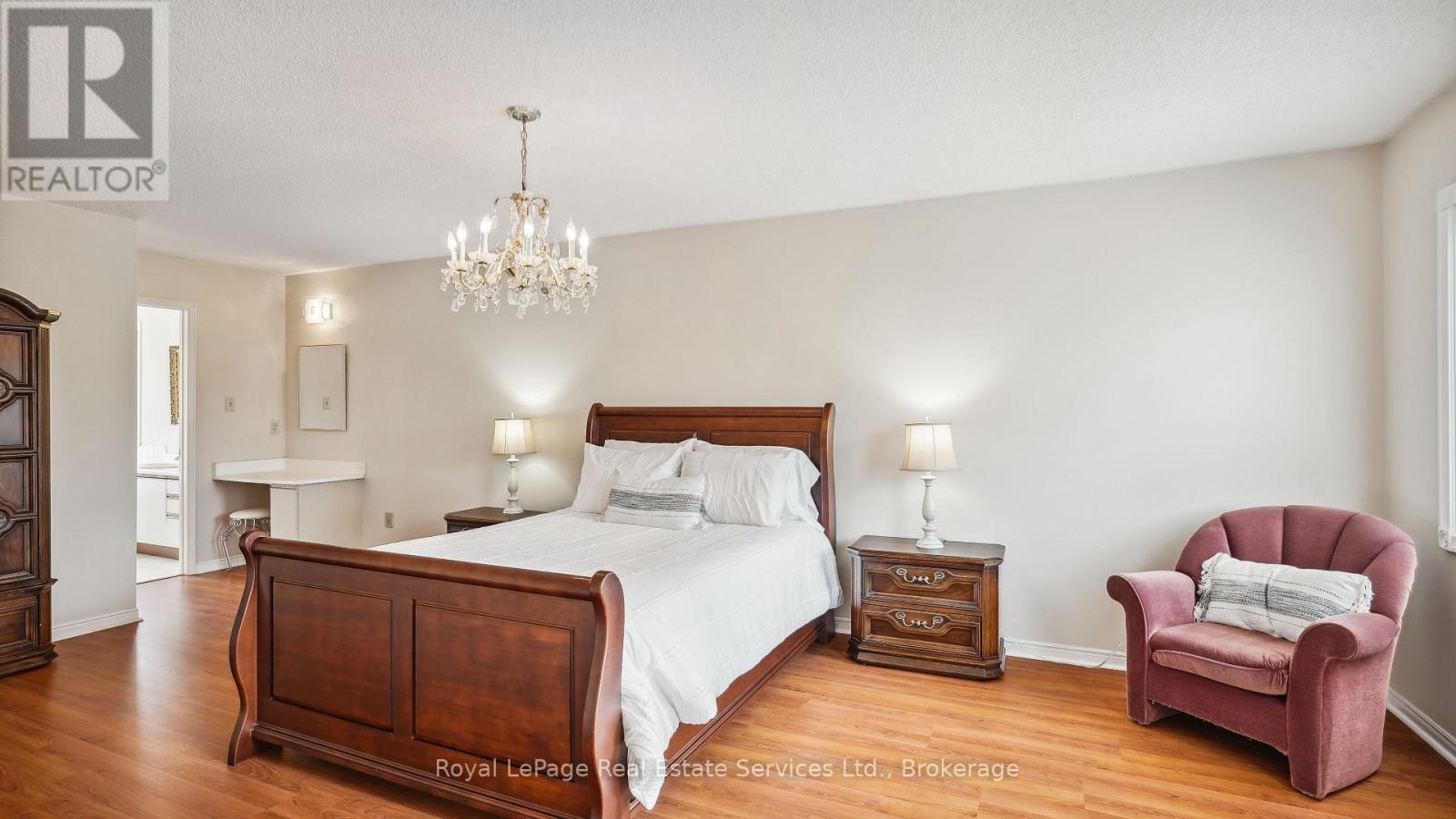 












524 CHILLINGHAM CRESCENT

,
Oakville (FD Ford),




Ontario
L6J6N7

