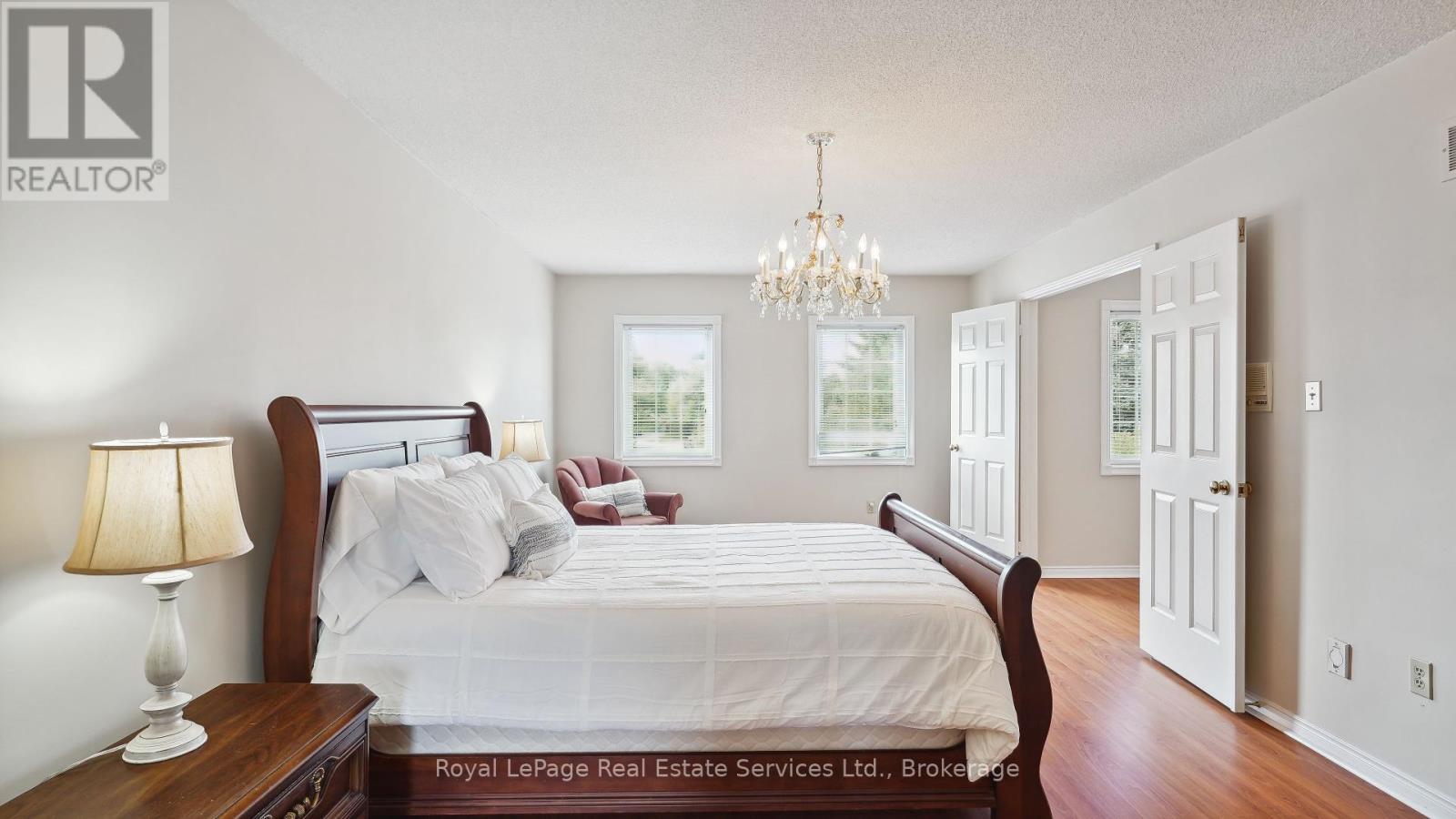 












524 CHILLINGHAM CRESCENT

,
Oakville (FD Ford),




Ontario
L6J6N7

