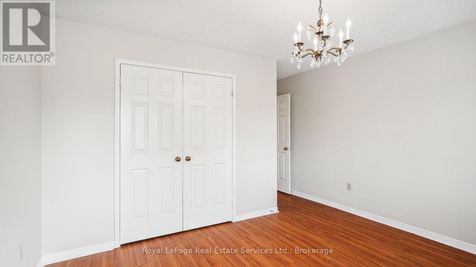 












524 CHILLINGHAM CRESCENT

,
Oakville (FD Ford),




Ontario
L6J6N7

