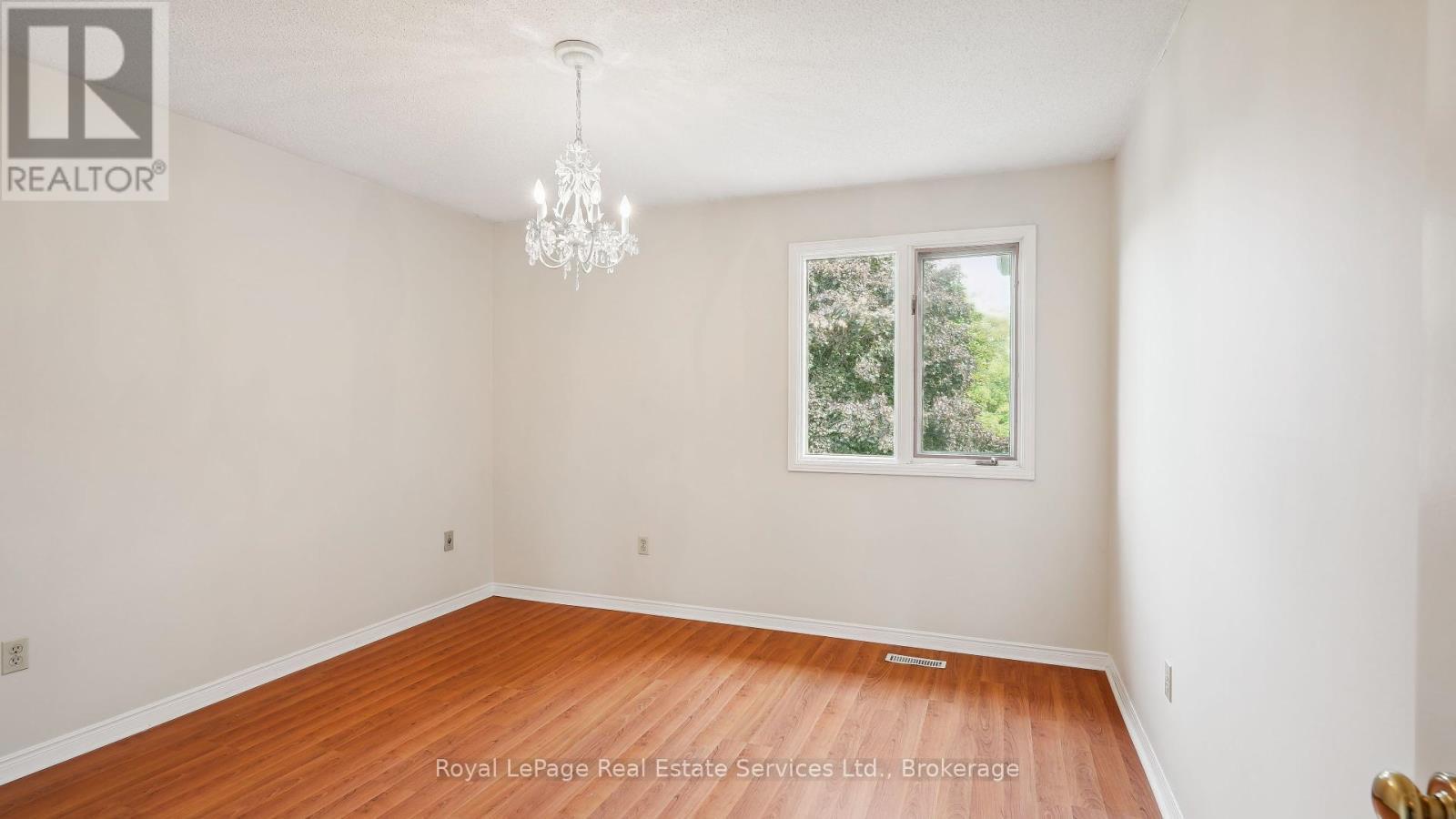 












524 CHILLINGHAM CRESCENT

,
Oakville (FD Ford),




Ontario
L6J6N7

