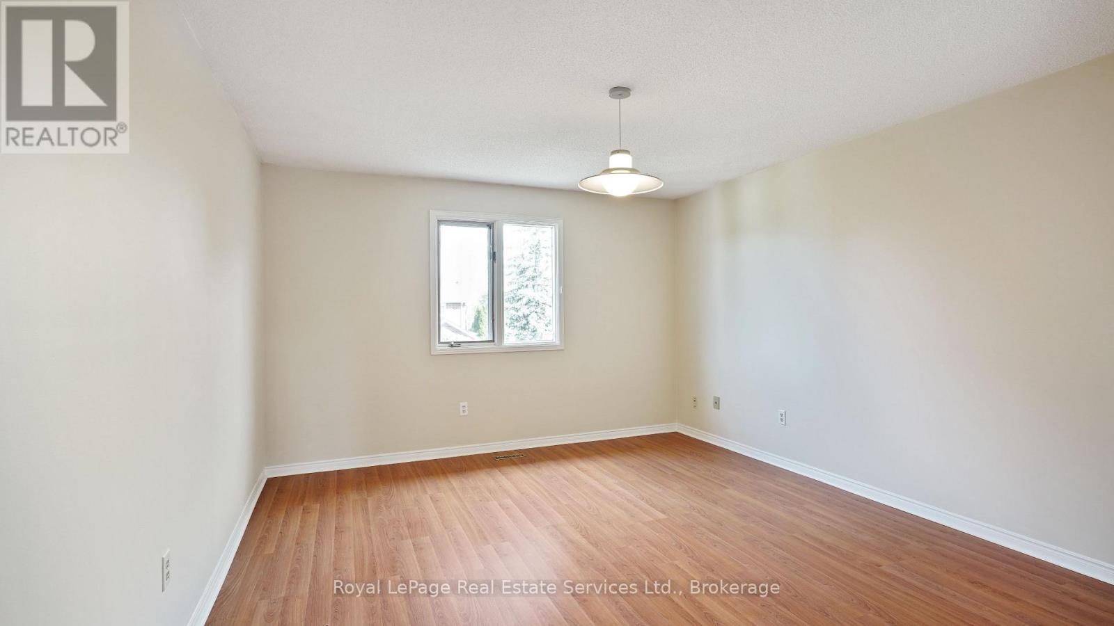 












524 CHILLINGHAM CRESCENT

,
Oakville (FD Ford),




Ontario
L6J6N7

