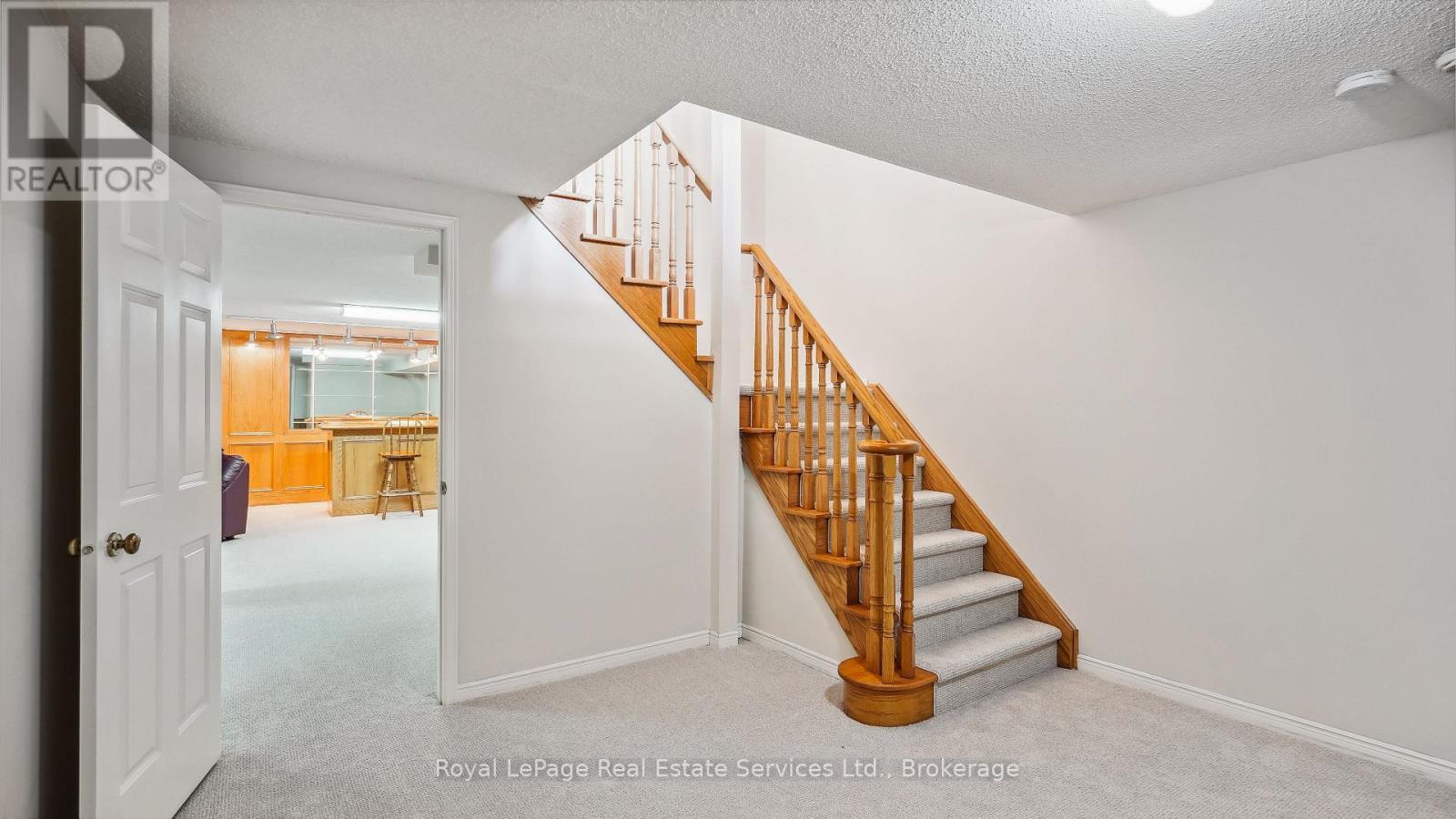 












524 CHILLINGHAM CRESCENT

,
Oakville (FD Ford),




Ontario
L6J6N7


