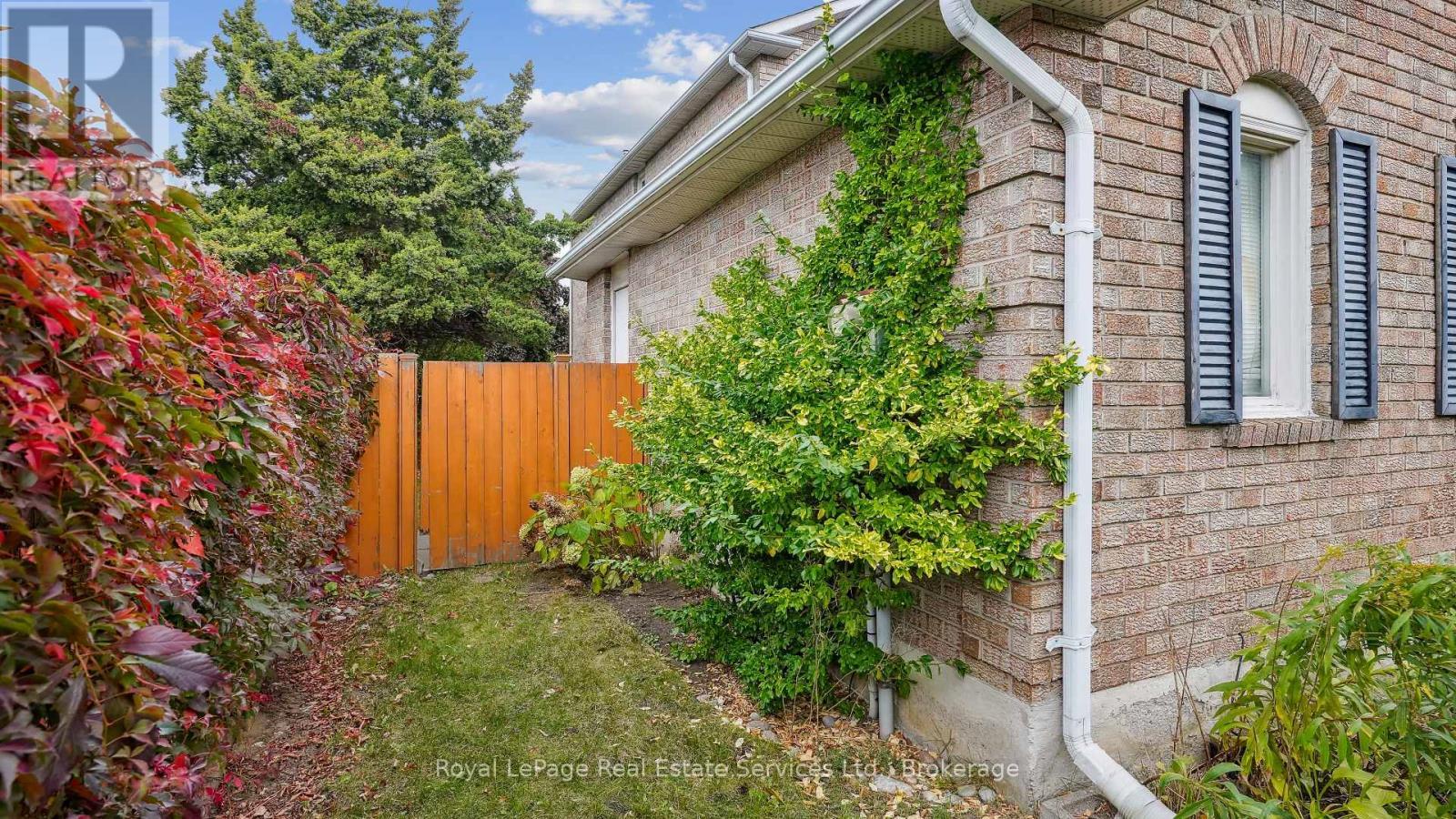 












524 CHILLINGHAM CRESCENT

,
Oakville (FD Ford),




Ontario
L6J6N7

