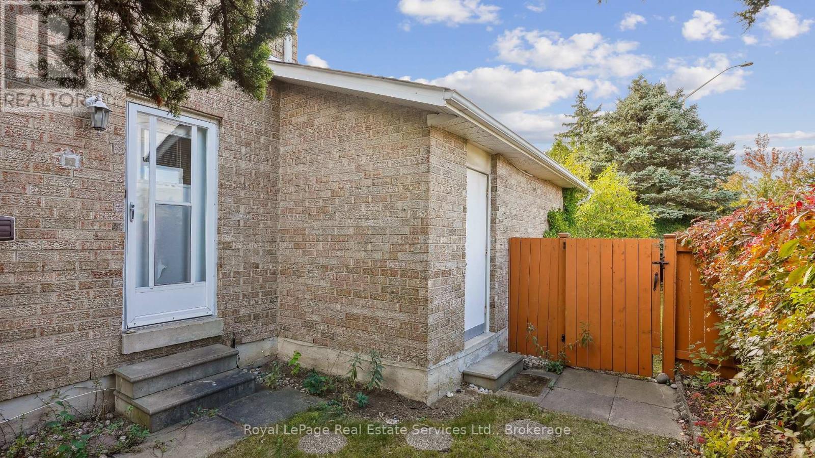 












524 CHILLINGHAM CRESCENT

,
Oakville (FD Ford),




Ontario
L6J6N7

