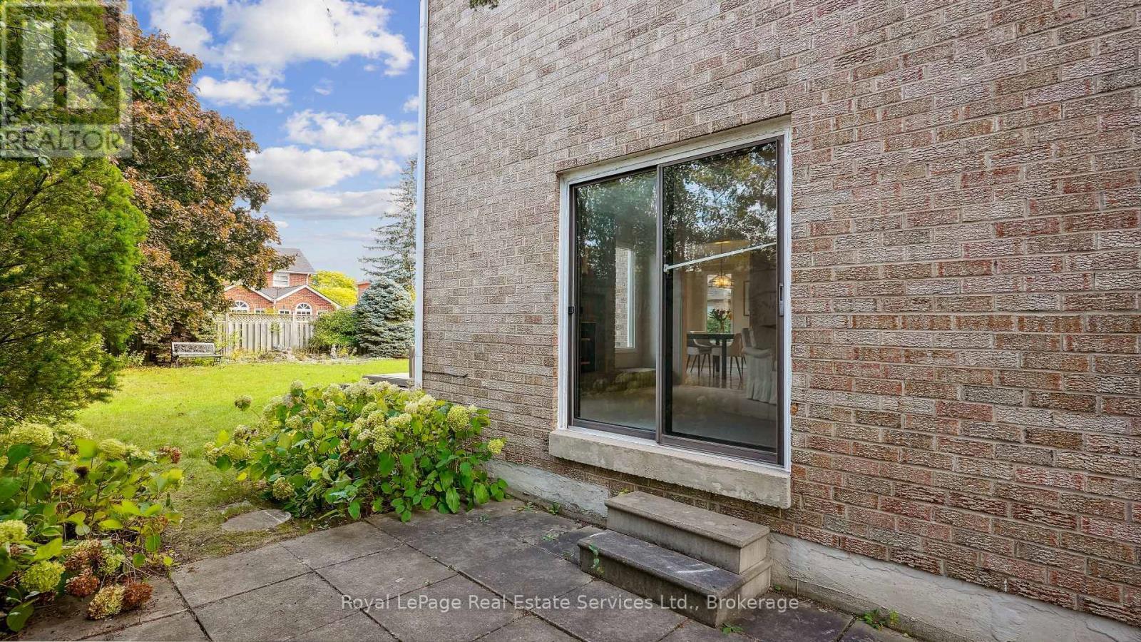 












524 CHILLINGHAM CRESCENT

,
Oakville (FD Ford),




Ontario
L6J6N7

