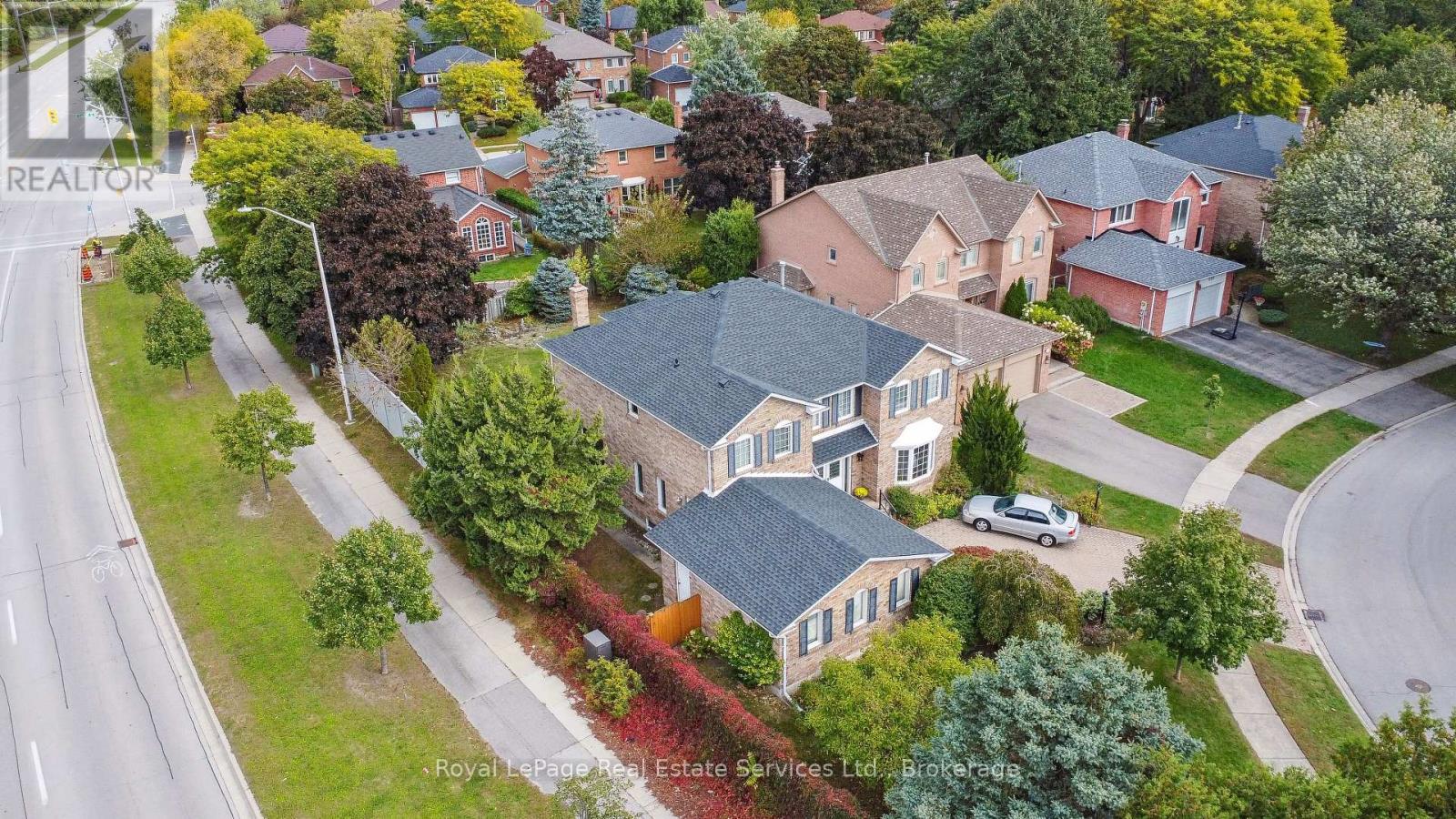 












524 CHILLINGHAM CRESCENT

,
Oakville (FD Ford),




Ontario
L6J6N7

