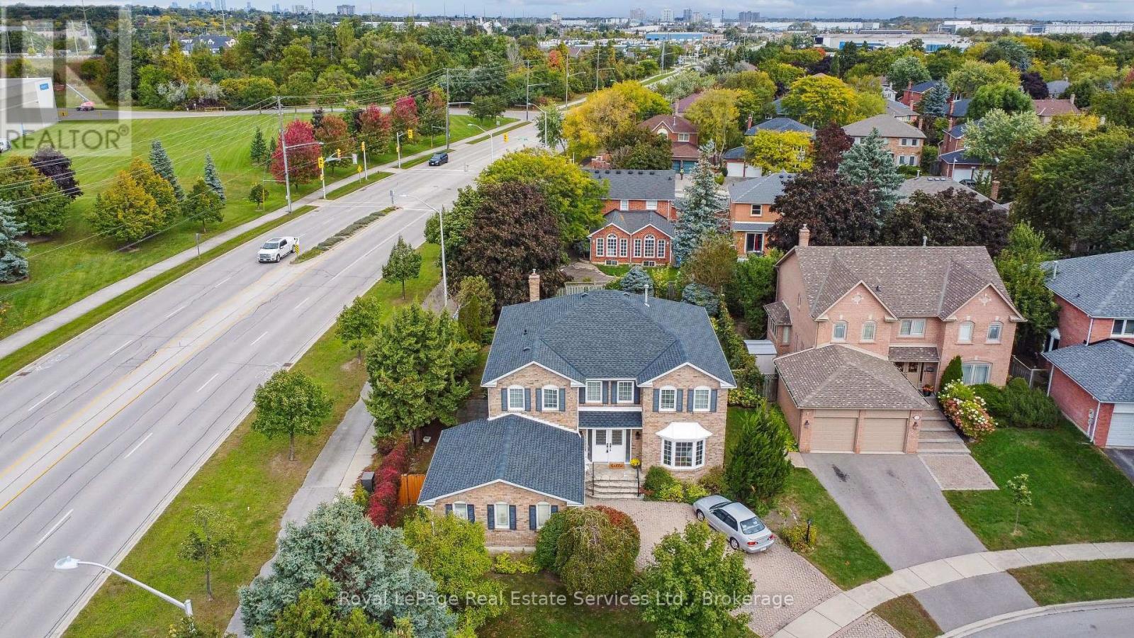












524 CHILLINGHAM CRESCENT

,
Oakville (FD Ford),




Ontario
L6J6N7

