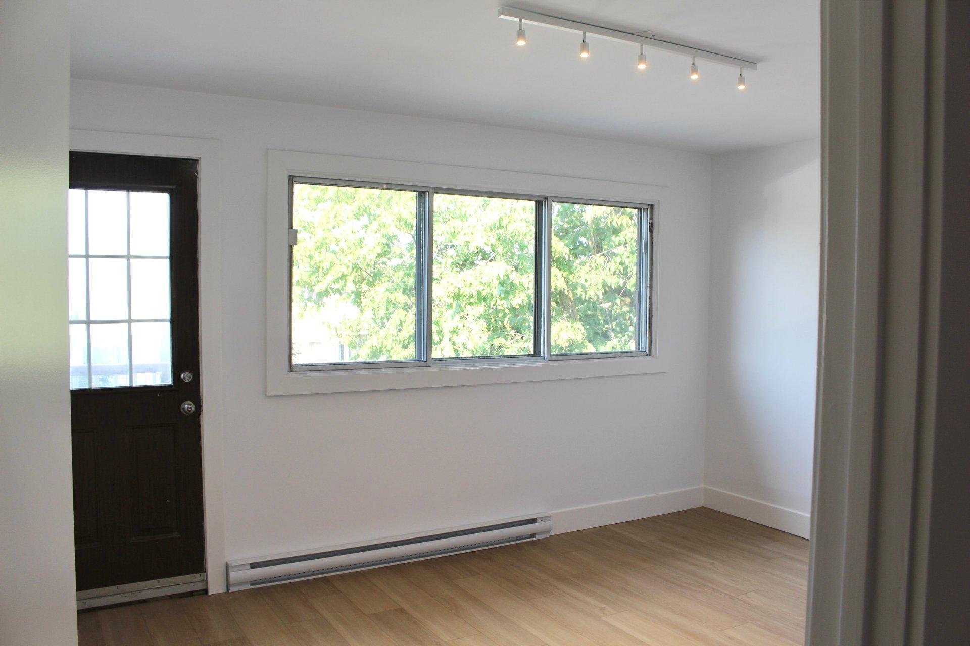 









10892


Rue Frigon

,
Montréal (Ahuntsic-Cartierville),




QC
H3M2R3

