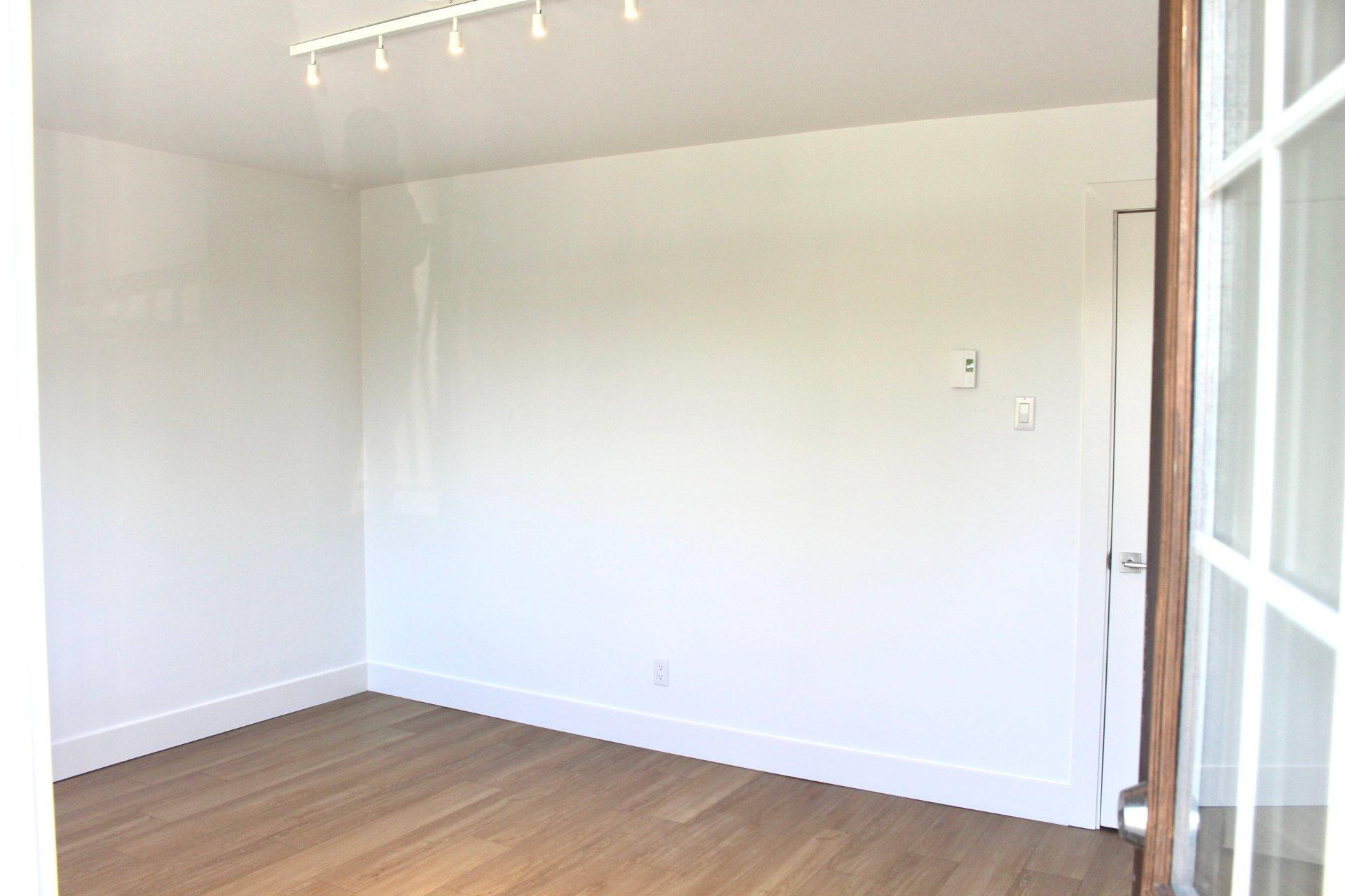 









10892


Rue Frigon

,
Montréal (Ahuntsic-Cartierville),




QC
H3M2R3

